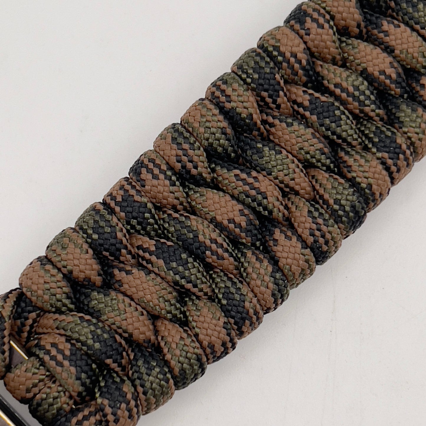 Thick, rigid and comfortable braided United States Marine Corps bracelet featuring a 24K gold and silver plated USMC officer Eagle Globe and Anchor medallion, a gold Cobra style tactical buckle and woven with Woodland Camo 550 paracord.