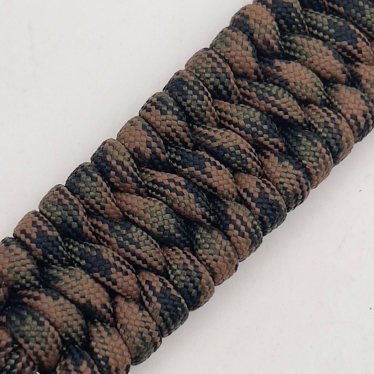 Thick, wide, semi-rigid and comfortable braided United States Marine Corps bracelet featuring a 24K gold plated USMC Eagle Globe and Anchor medallion, a gold Cobra style tactical buckle and woven with Woodland Camo 550 paracord.