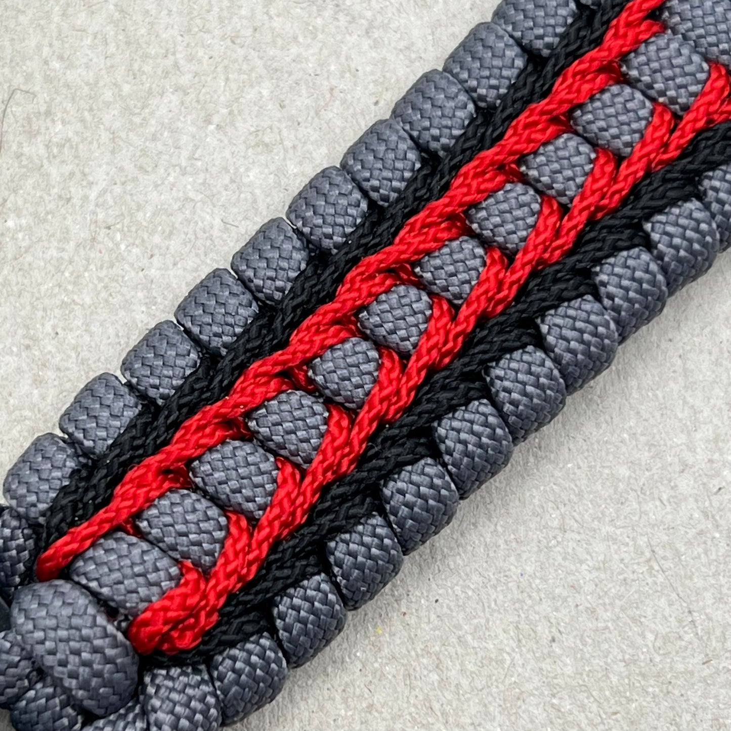 paracord bracelet