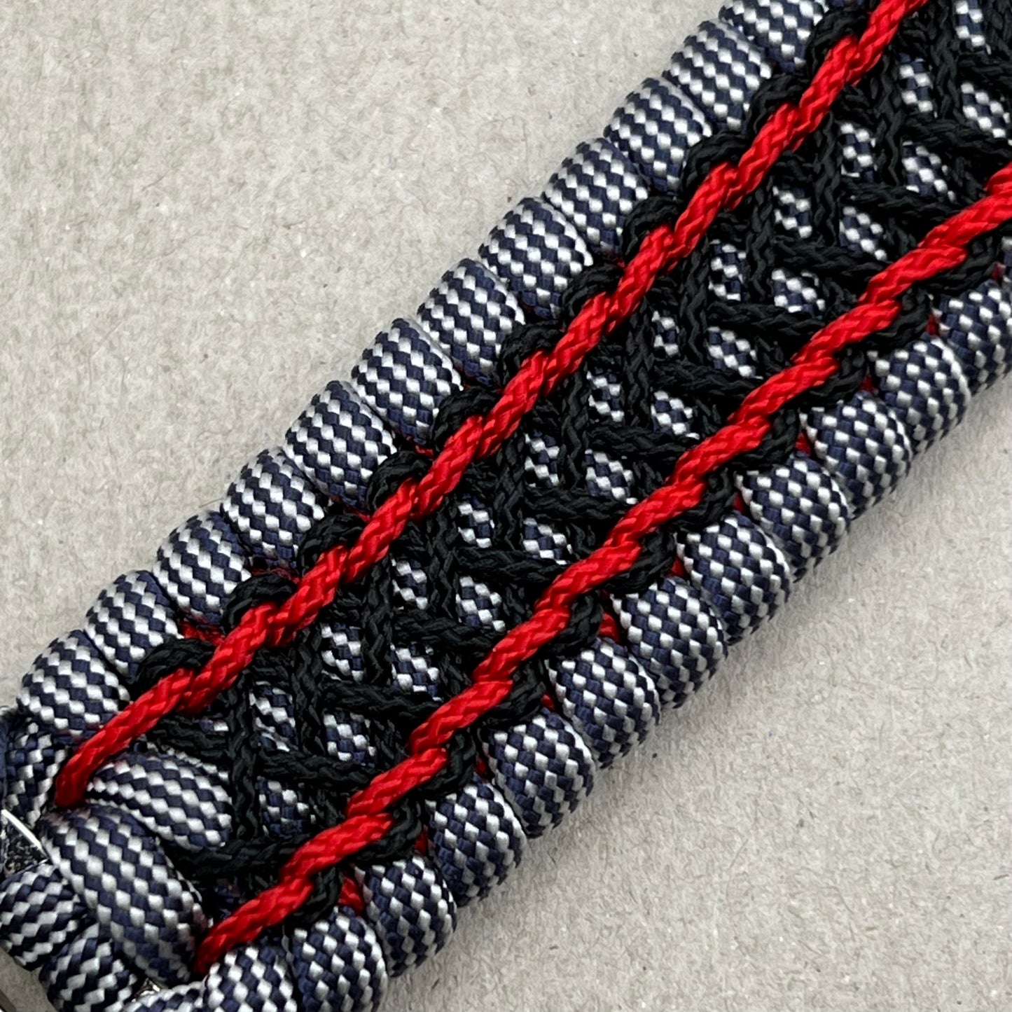 paracord bracelet