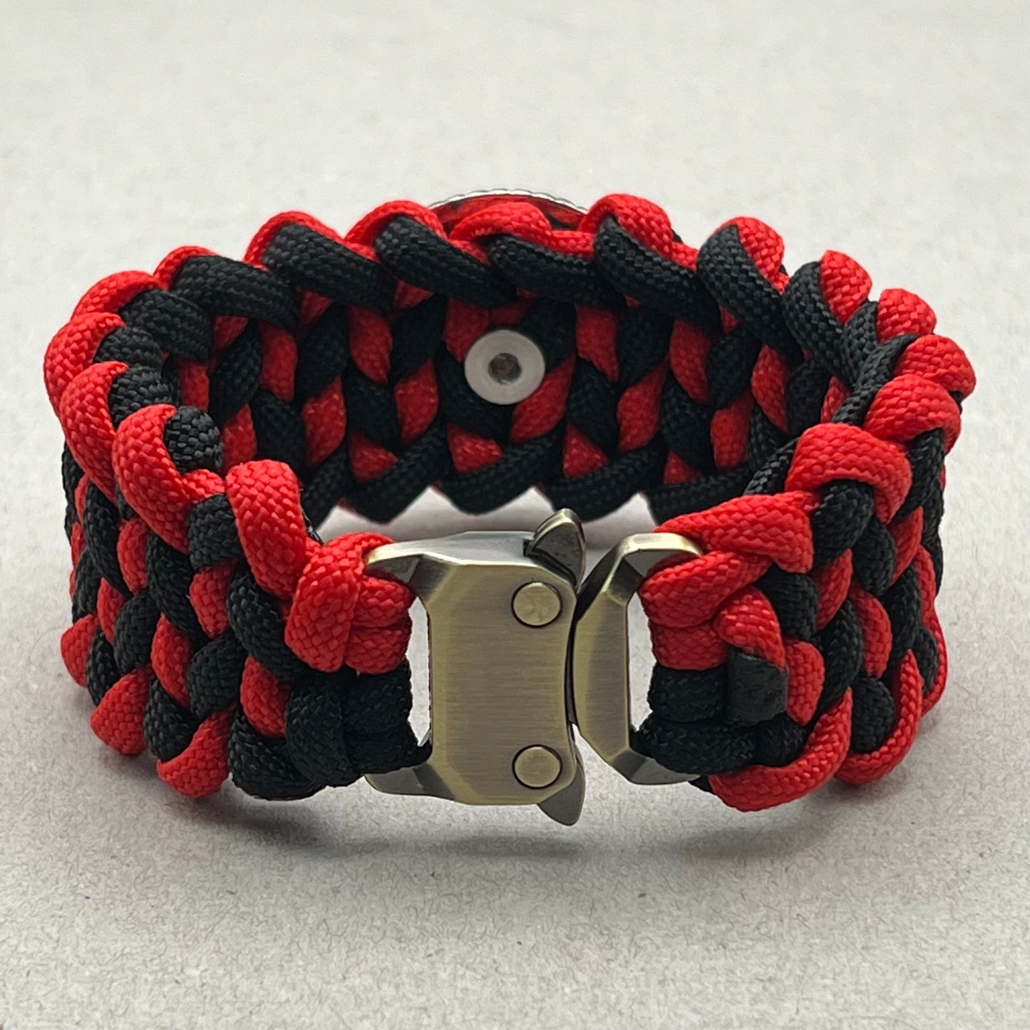 paracord bracelet