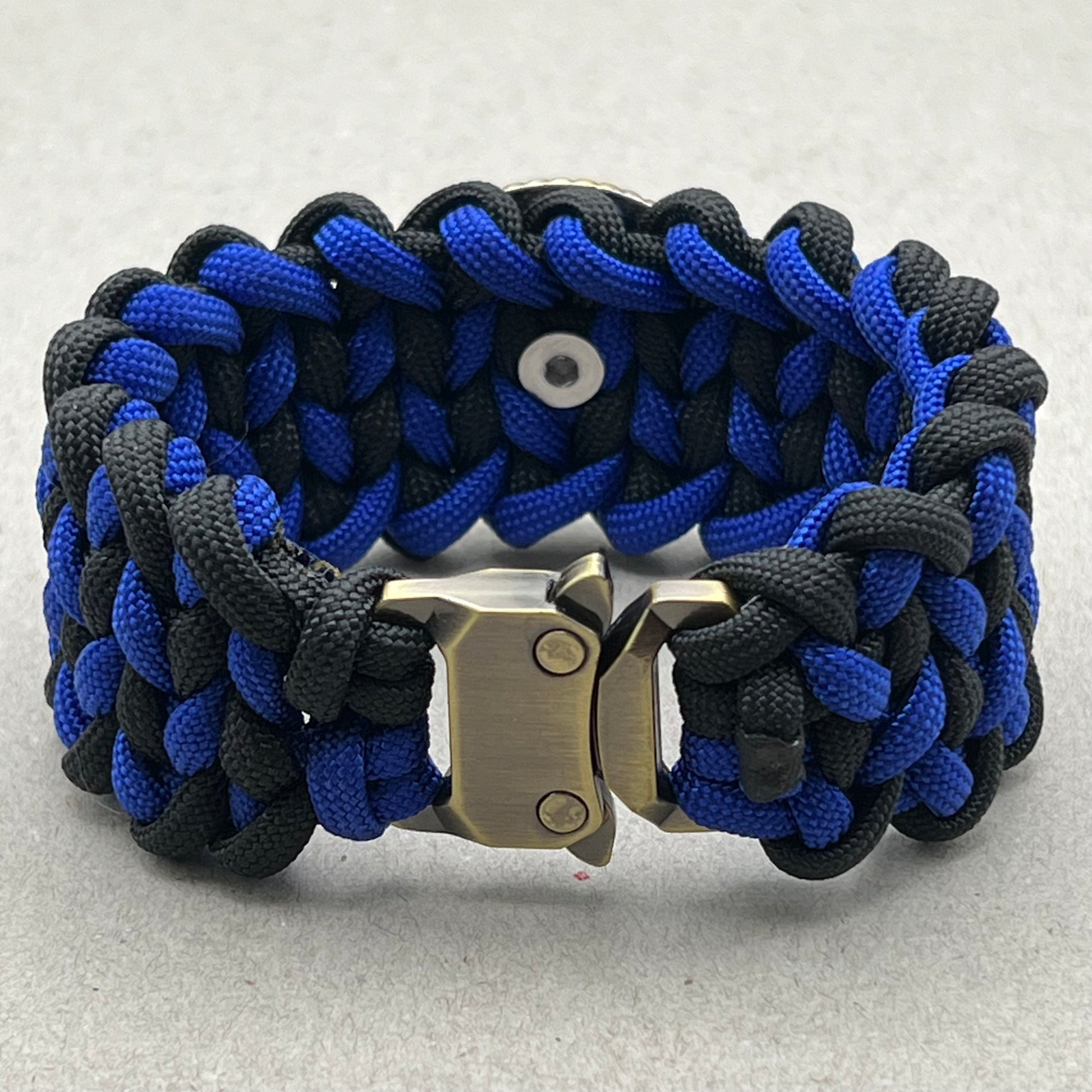 paracord bracelet