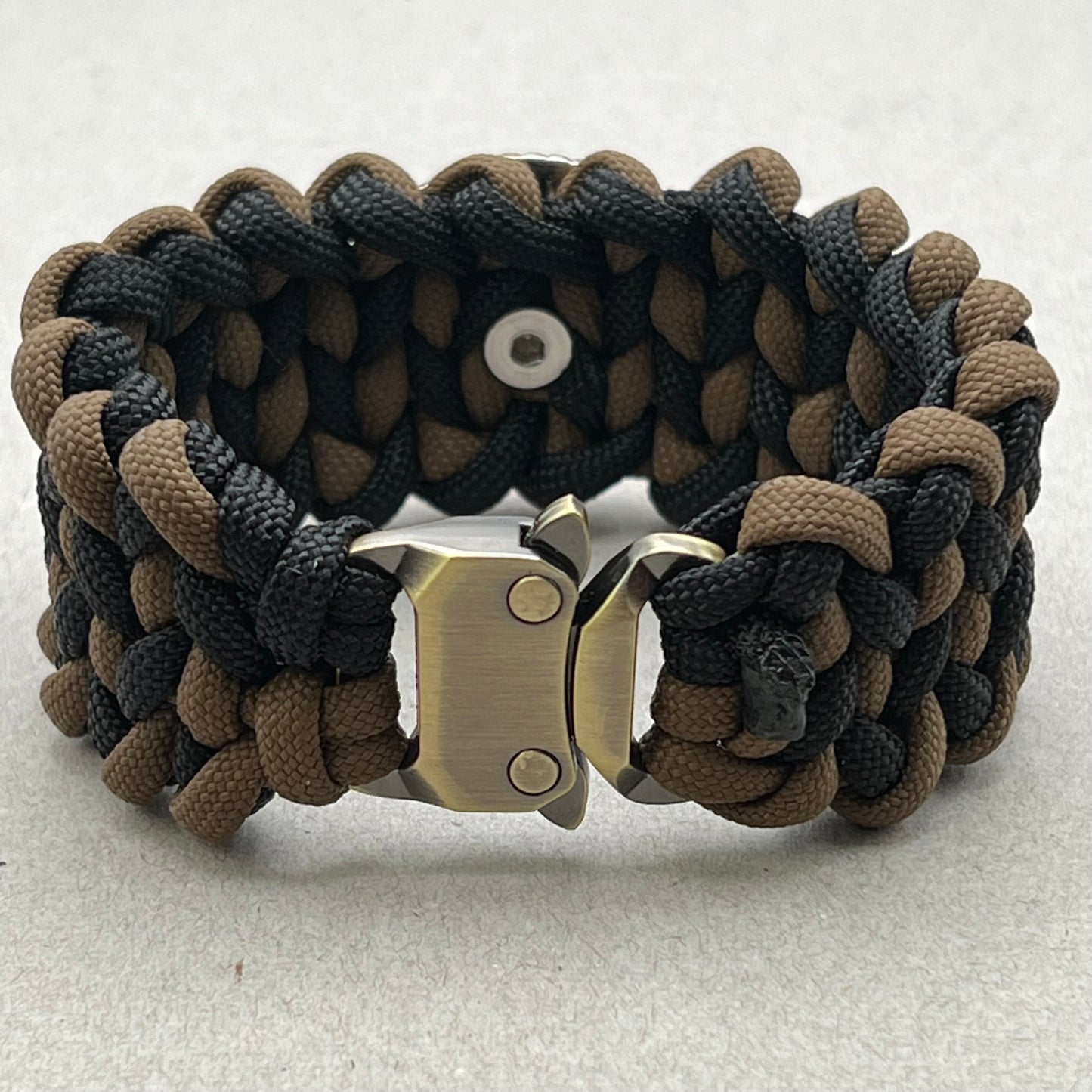 paracord bracelet