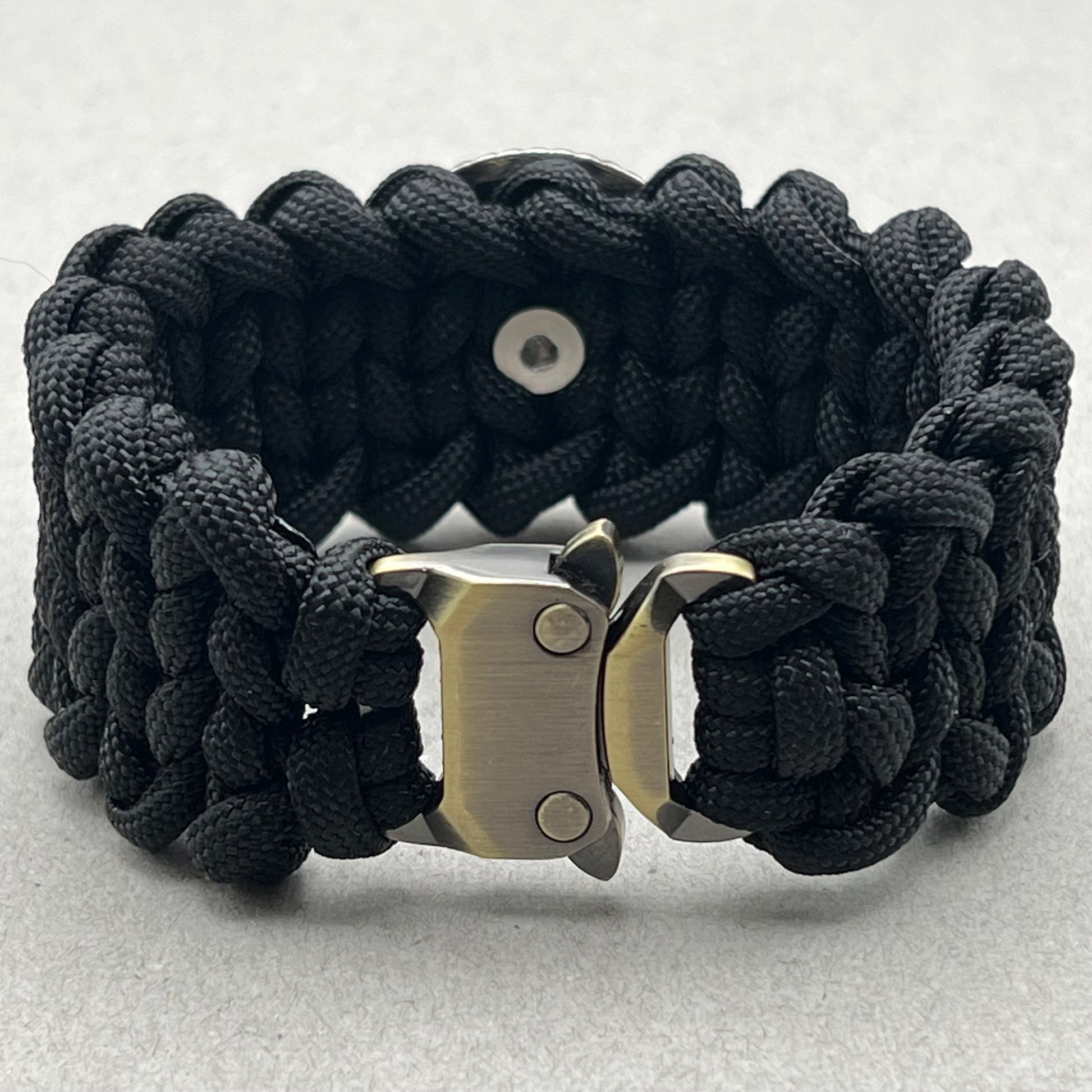 paracord bracelet