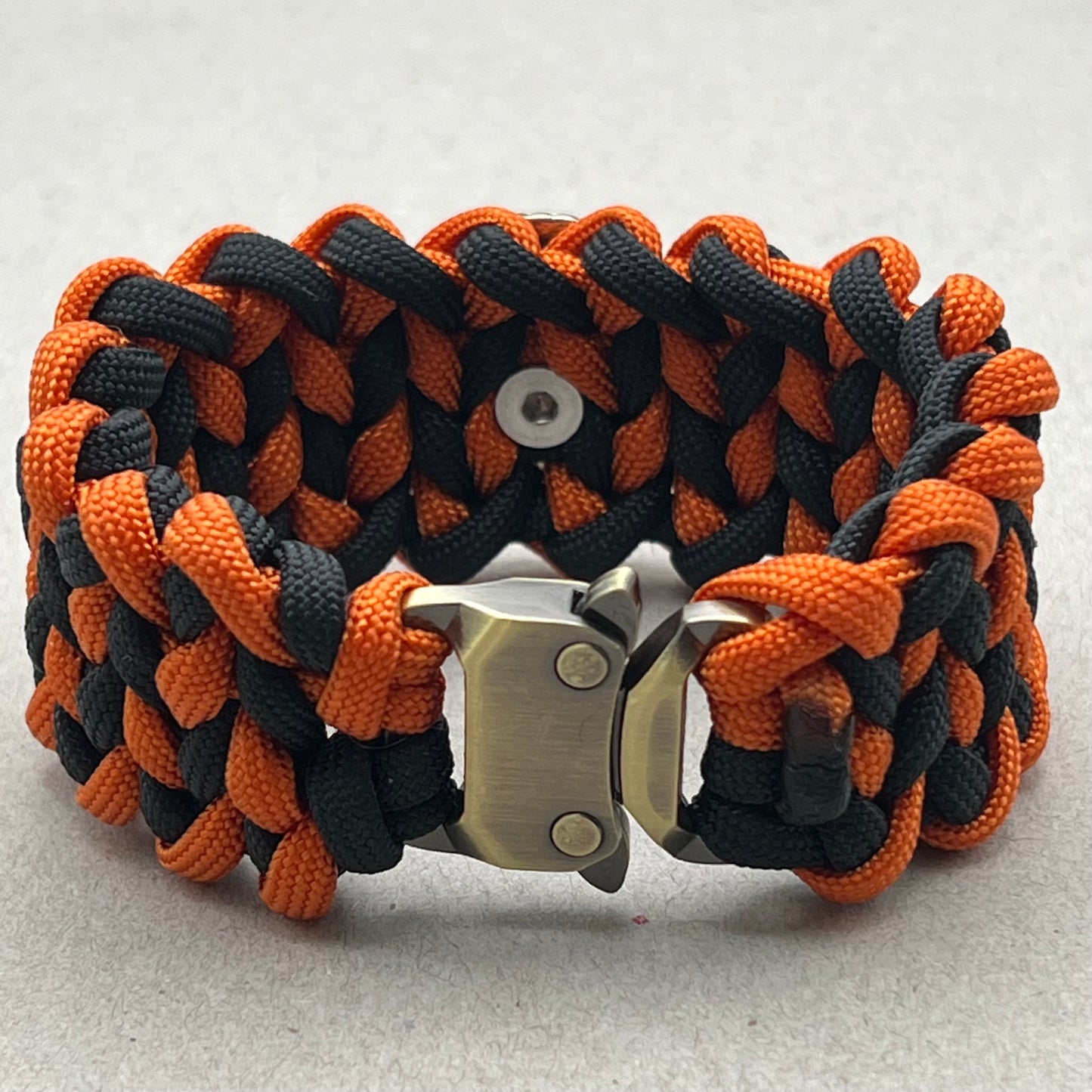 paracord bracelet