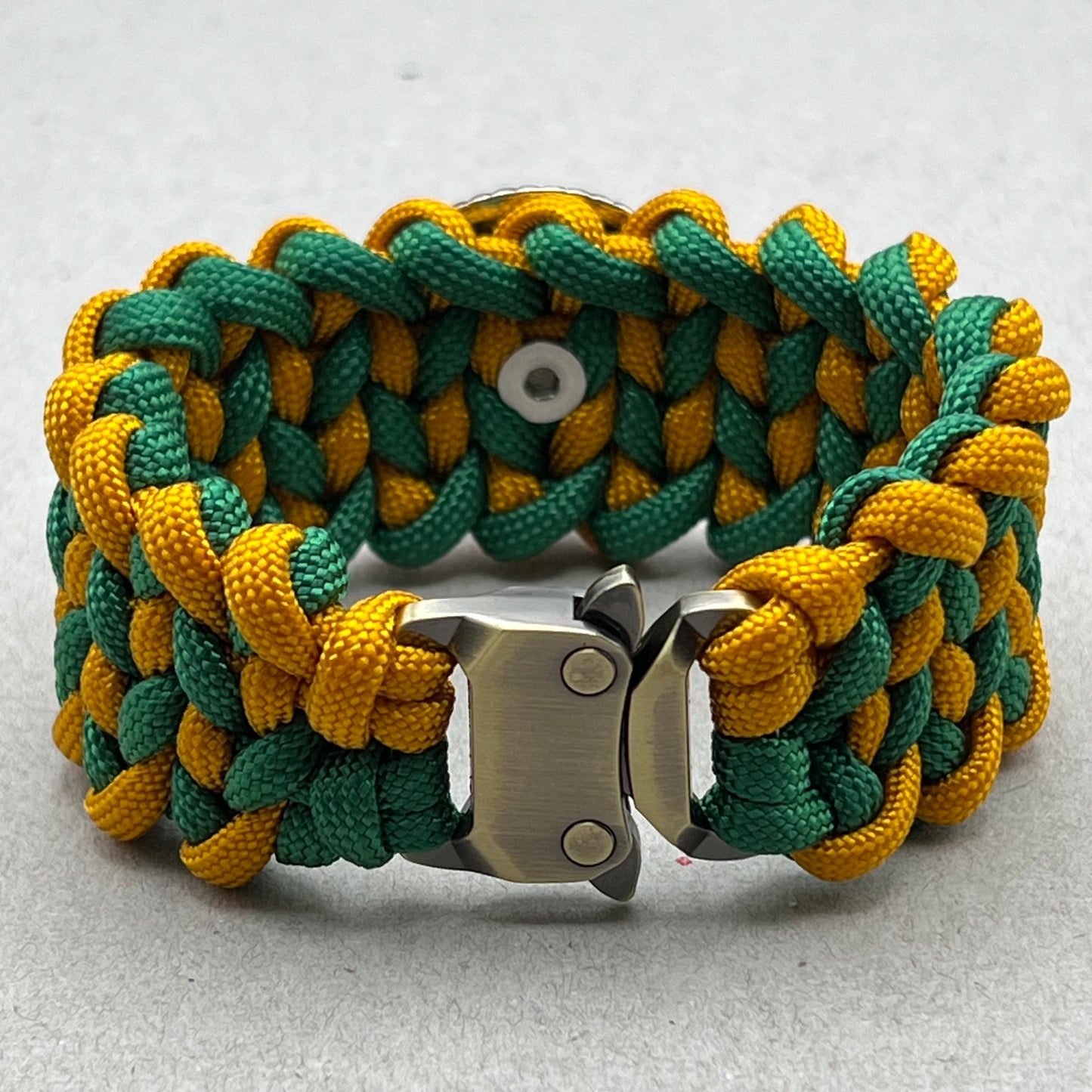 paracord bracelet