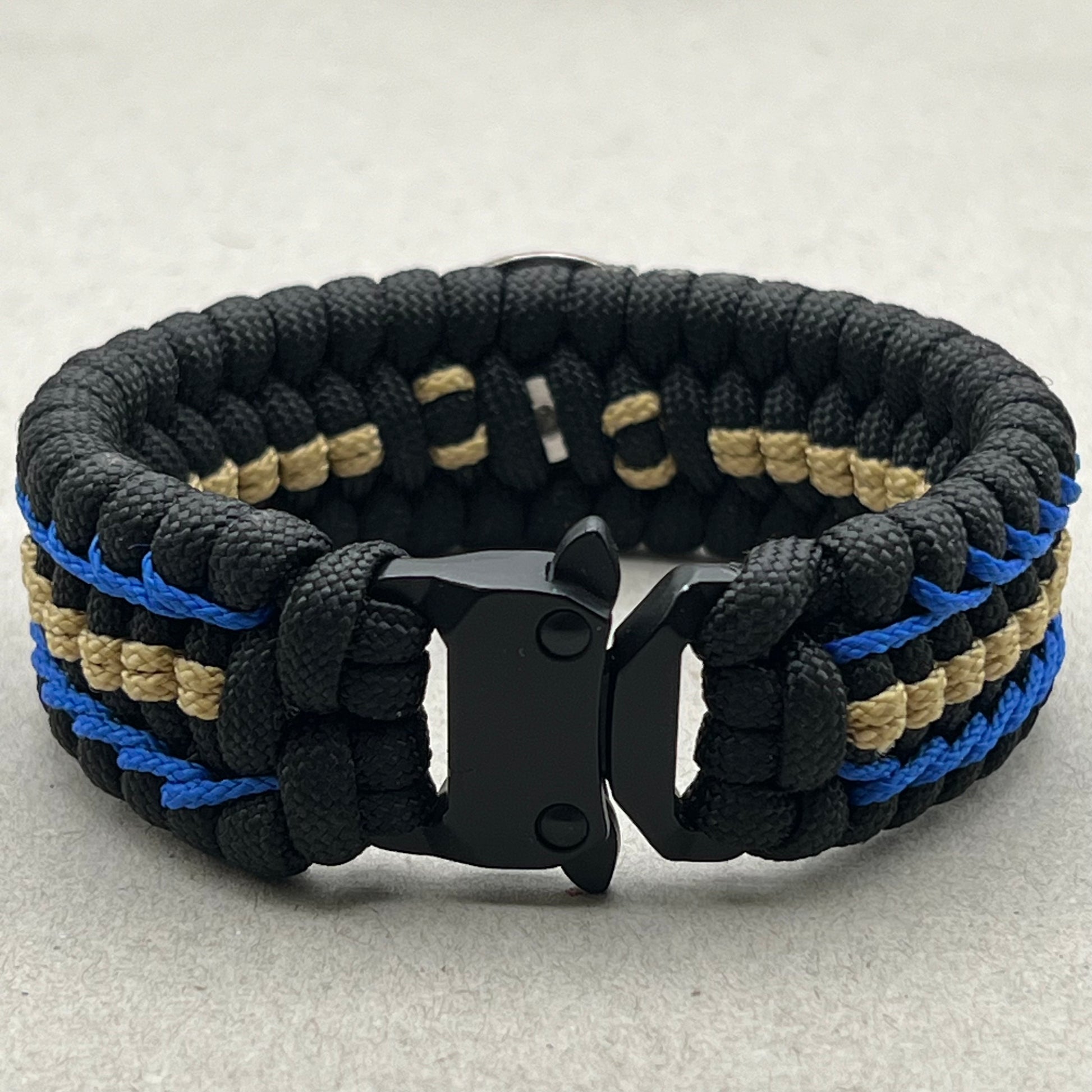 paracord bracelet