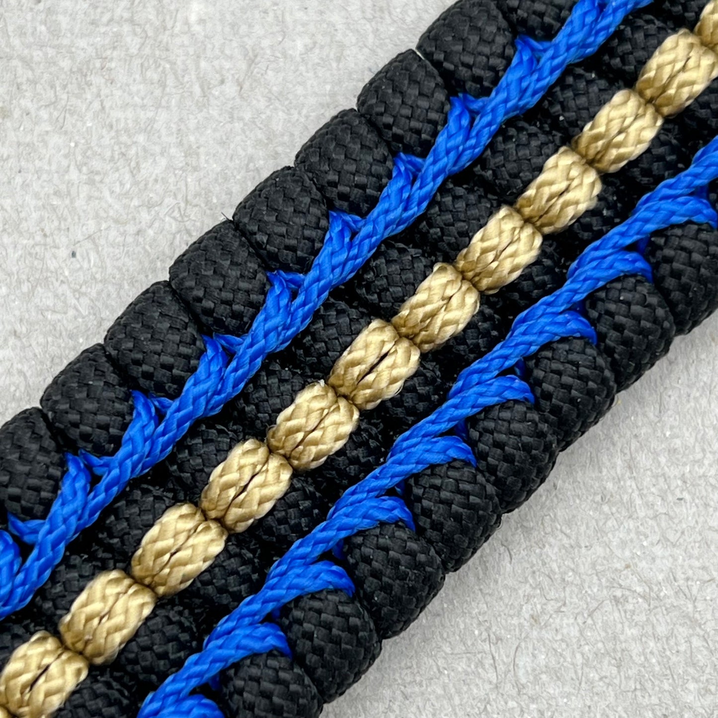 paracord bracelet