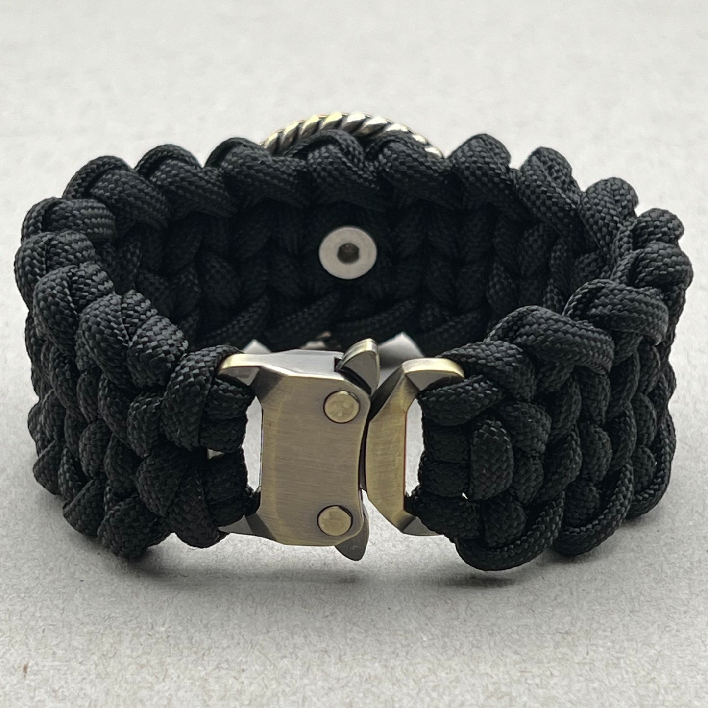 paracord bracelet