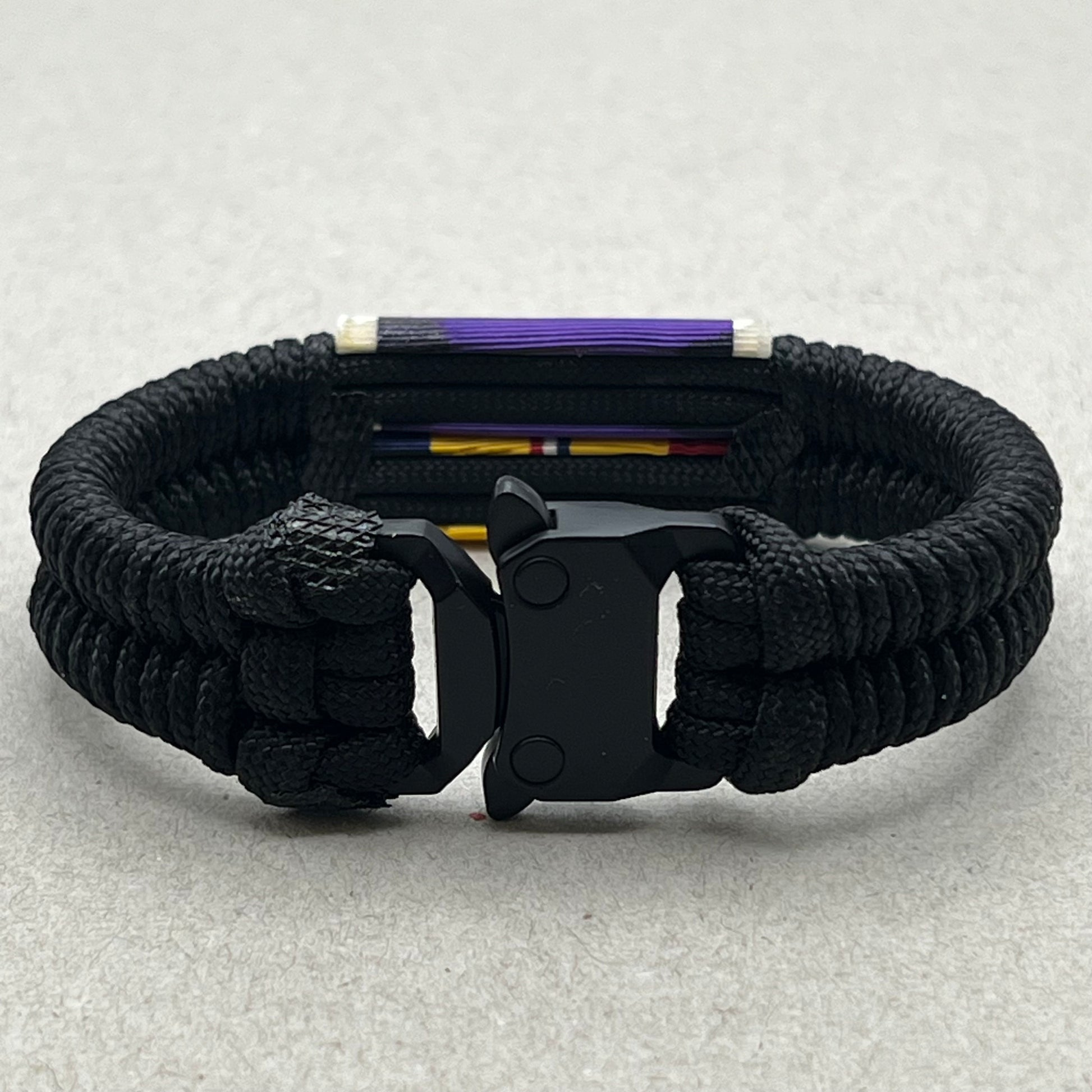 paracord bracelet