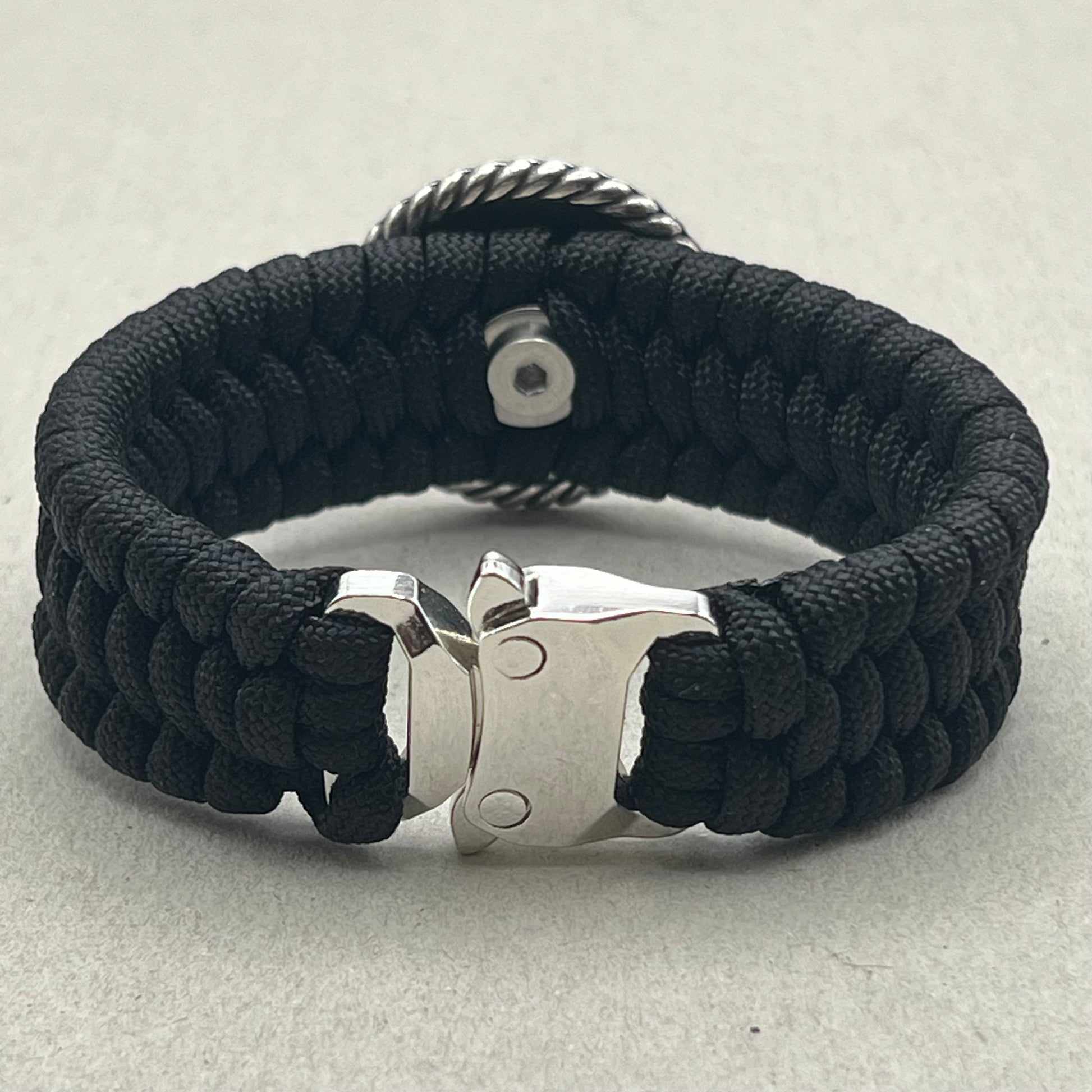 paracord bracelet