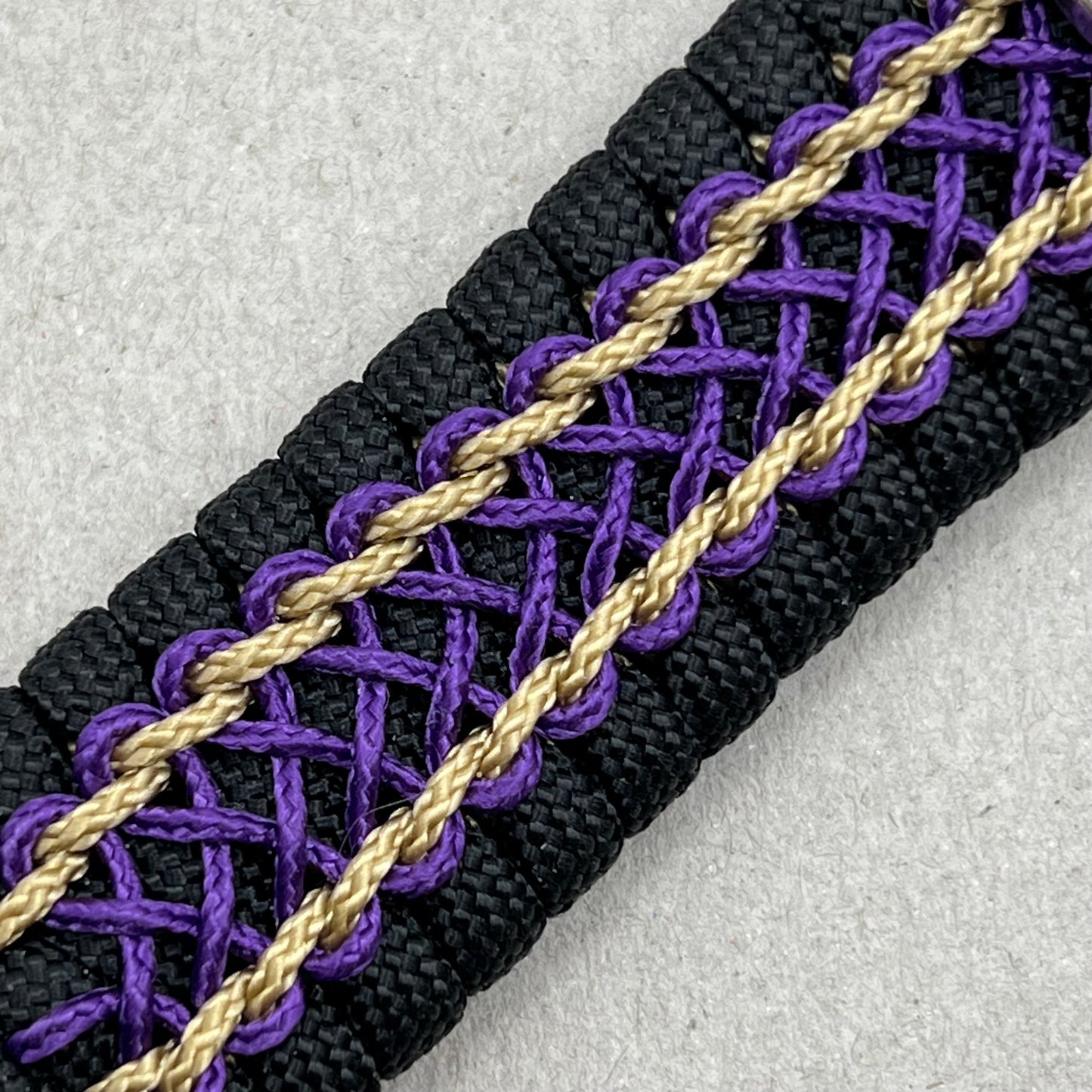 paracord bracelet