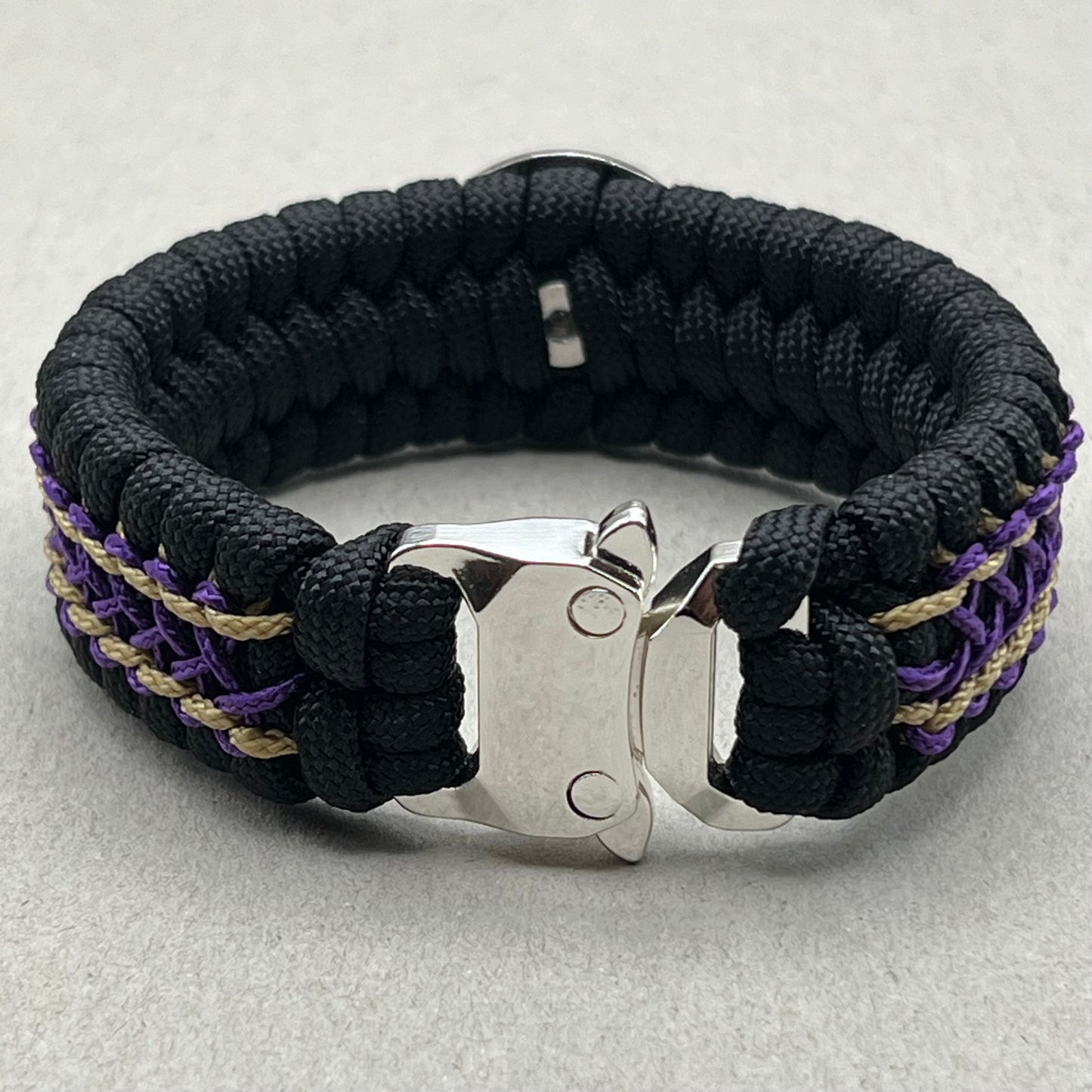 paracord bracelet