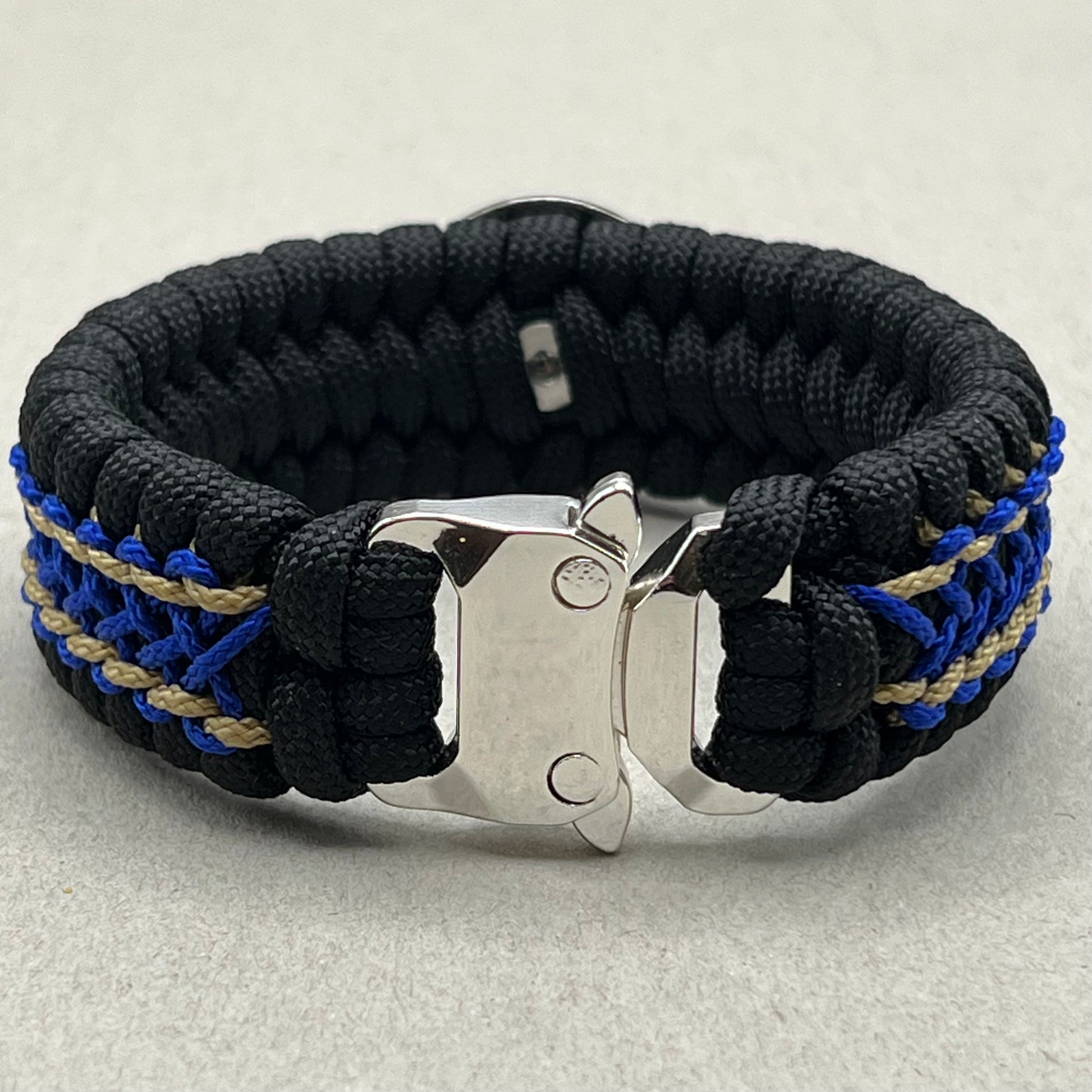 paracord bracelet