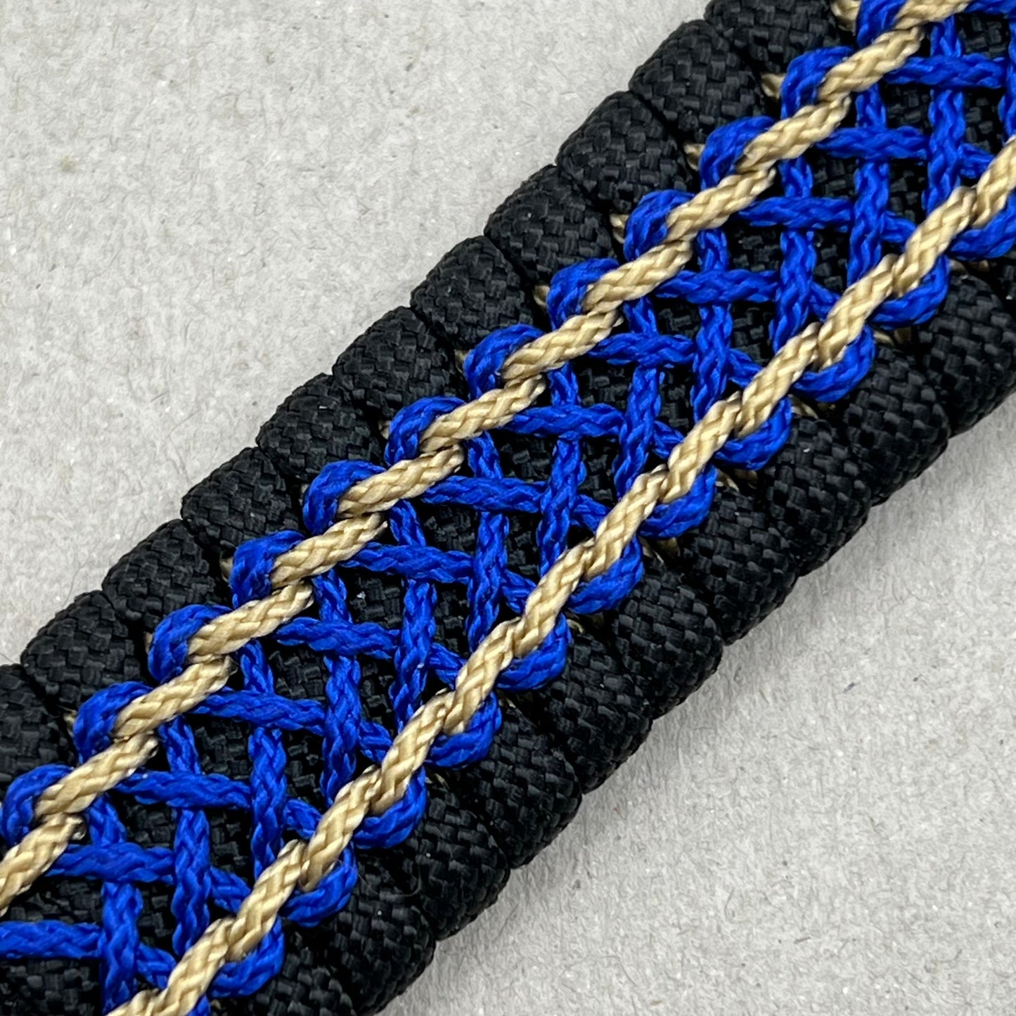 paracord bracelet