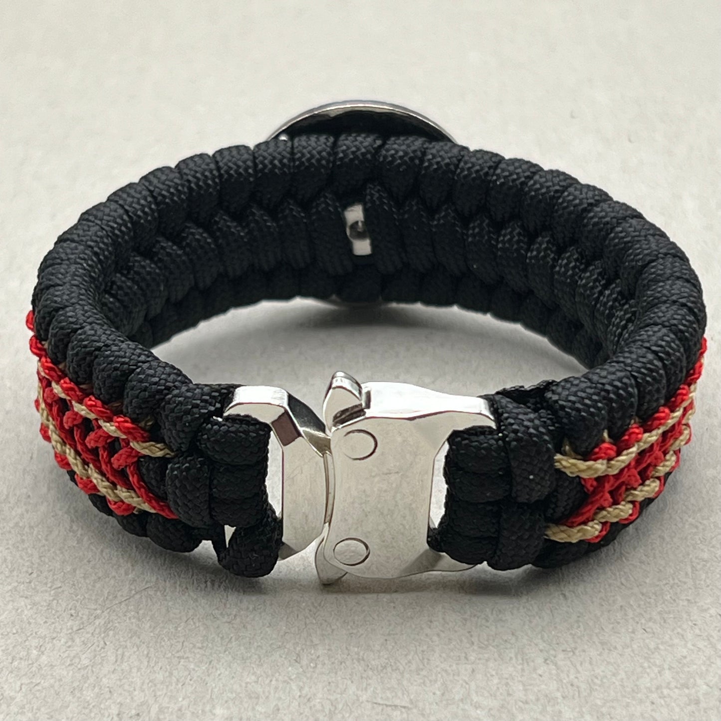 paracord bracelet