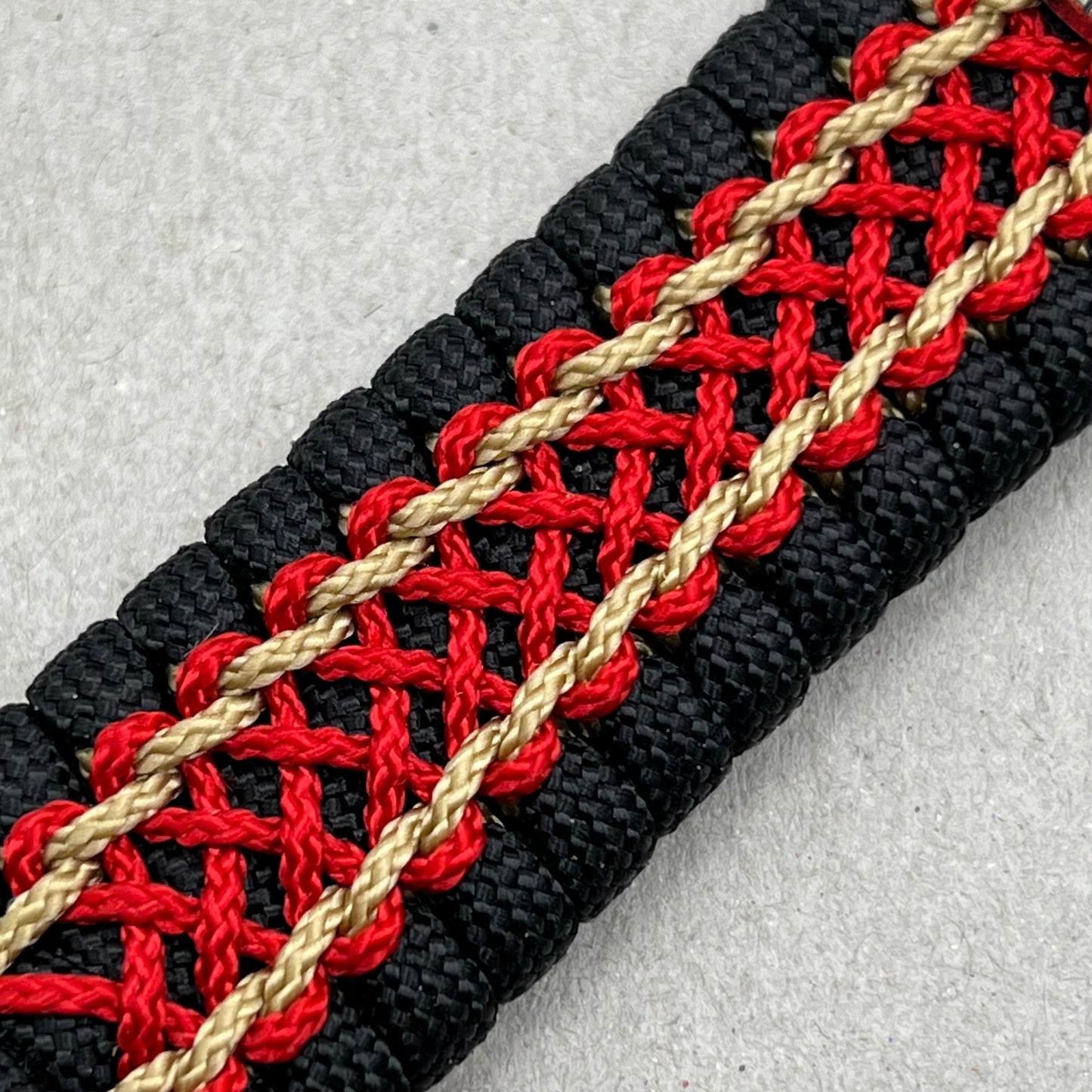 paracord bracelet