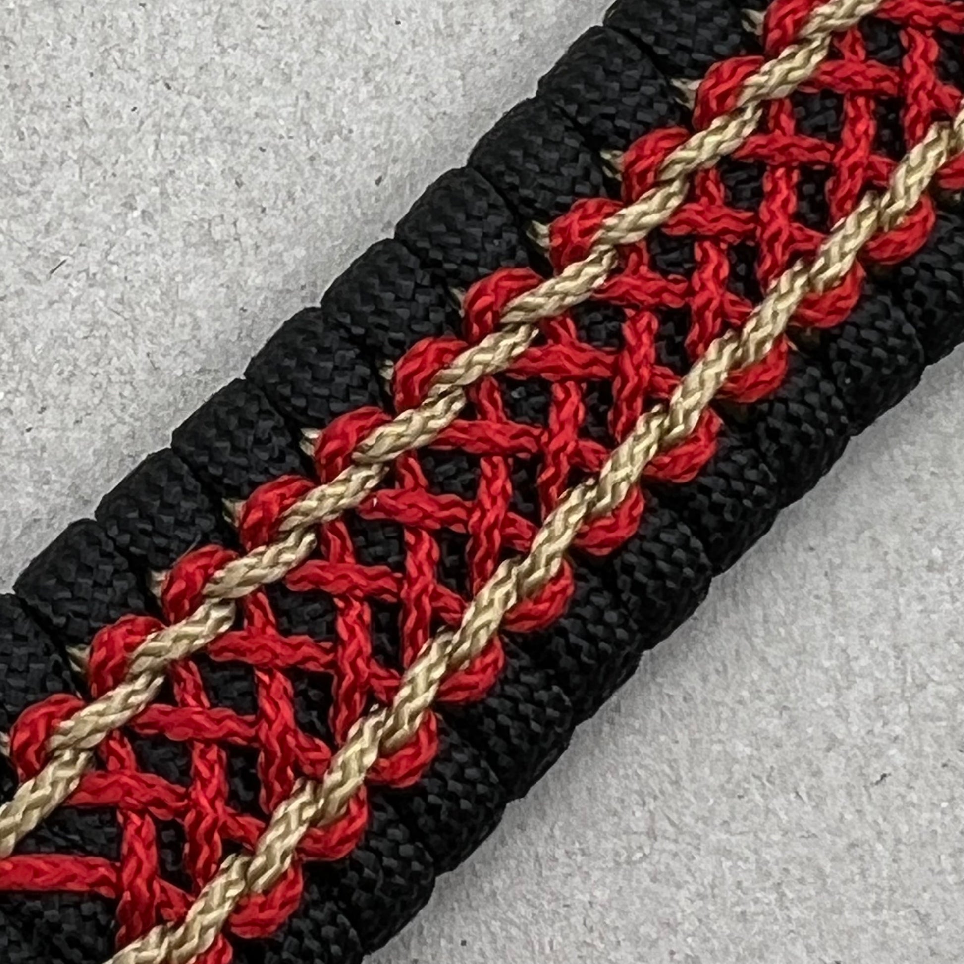 paracord bracelet