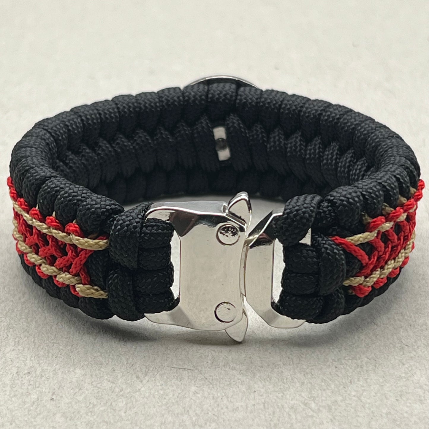 paracord bracelet