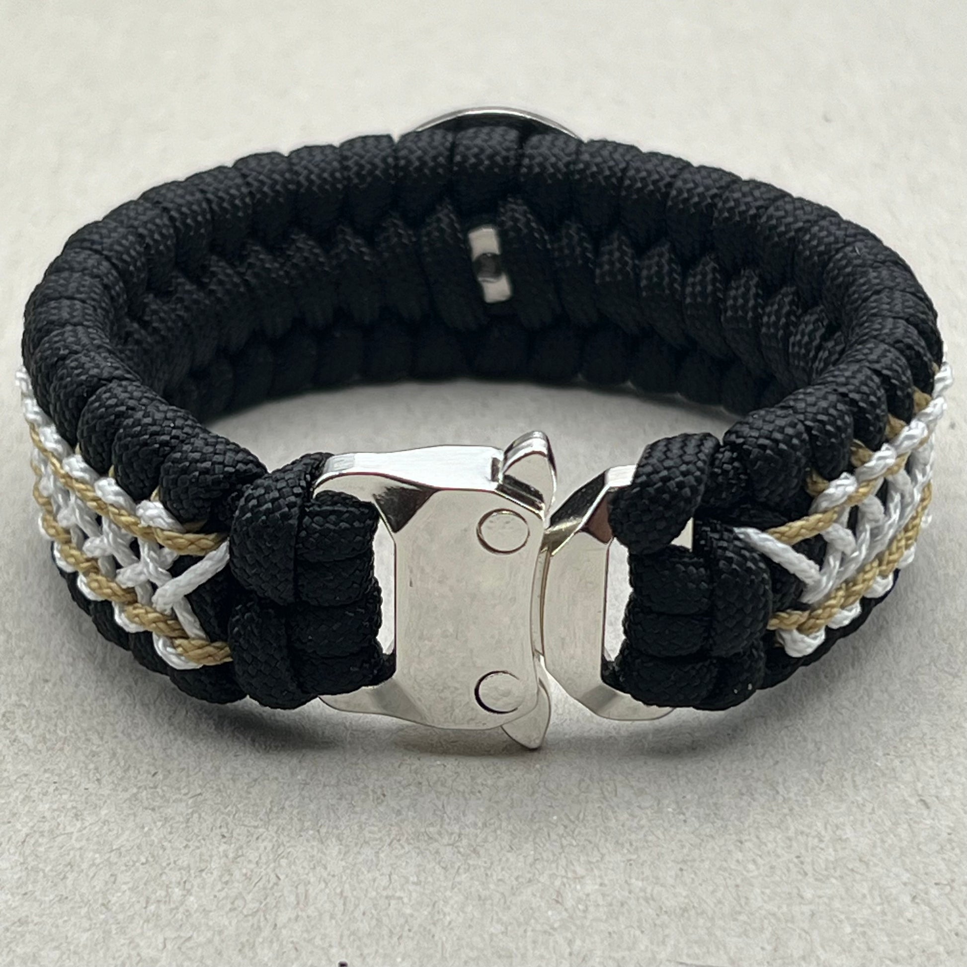 paracord bracelet