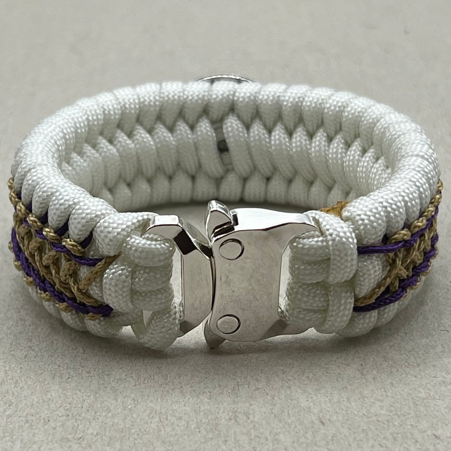 paracord bracelet