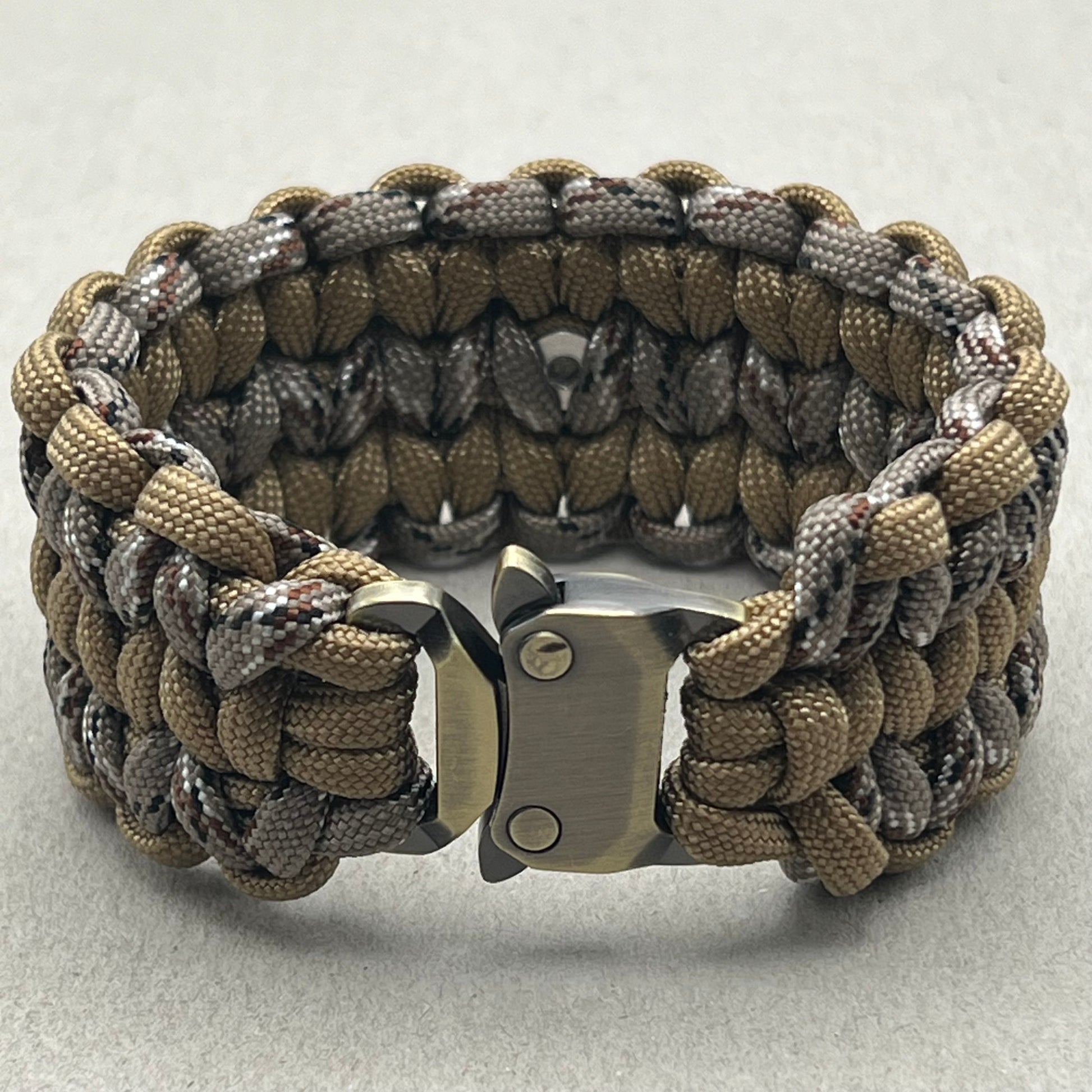 paracord bracelet