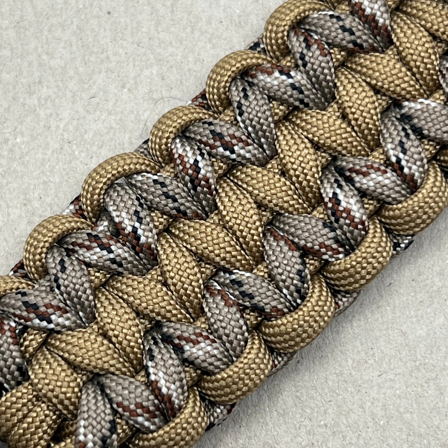 paracord bracelet