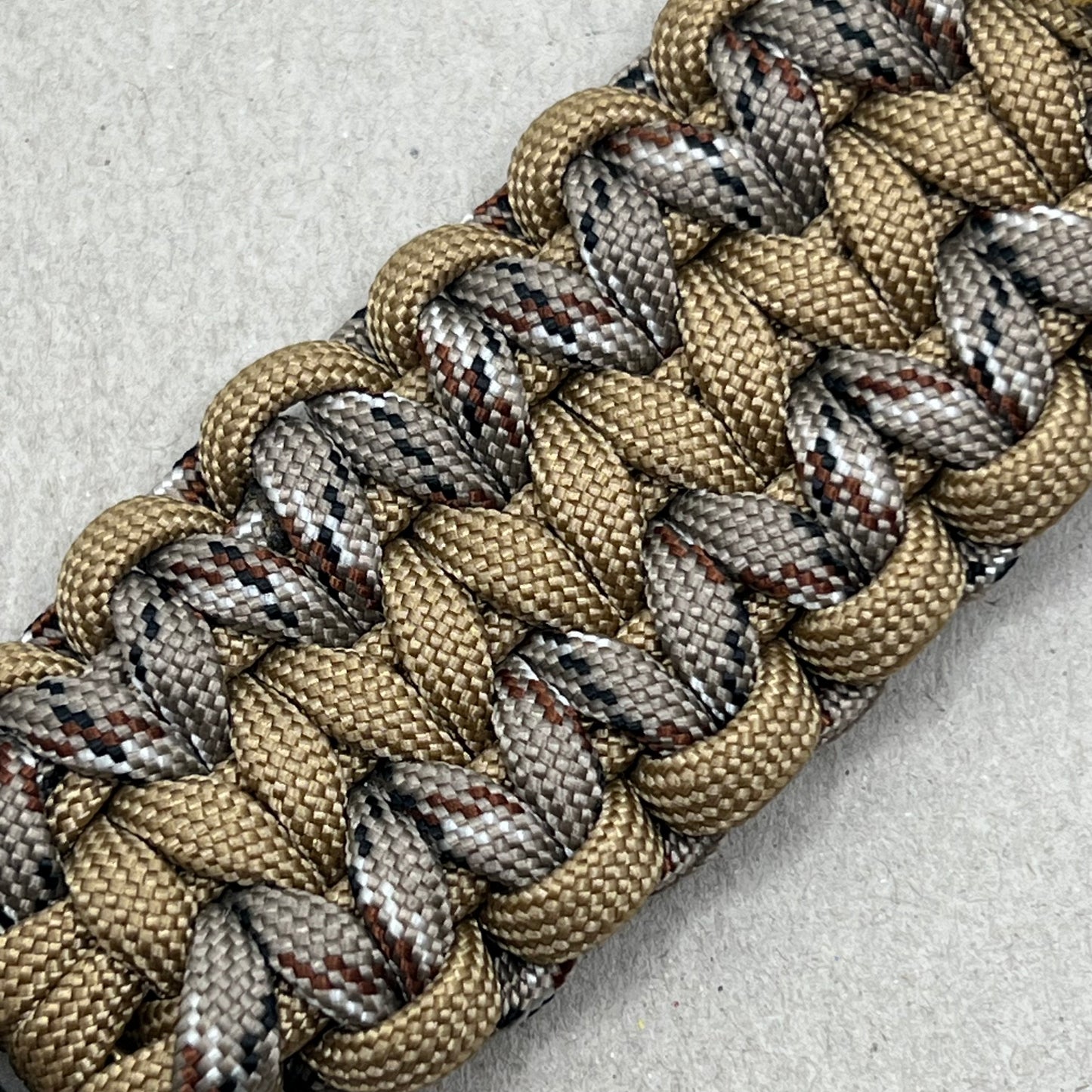 paracord bracelet