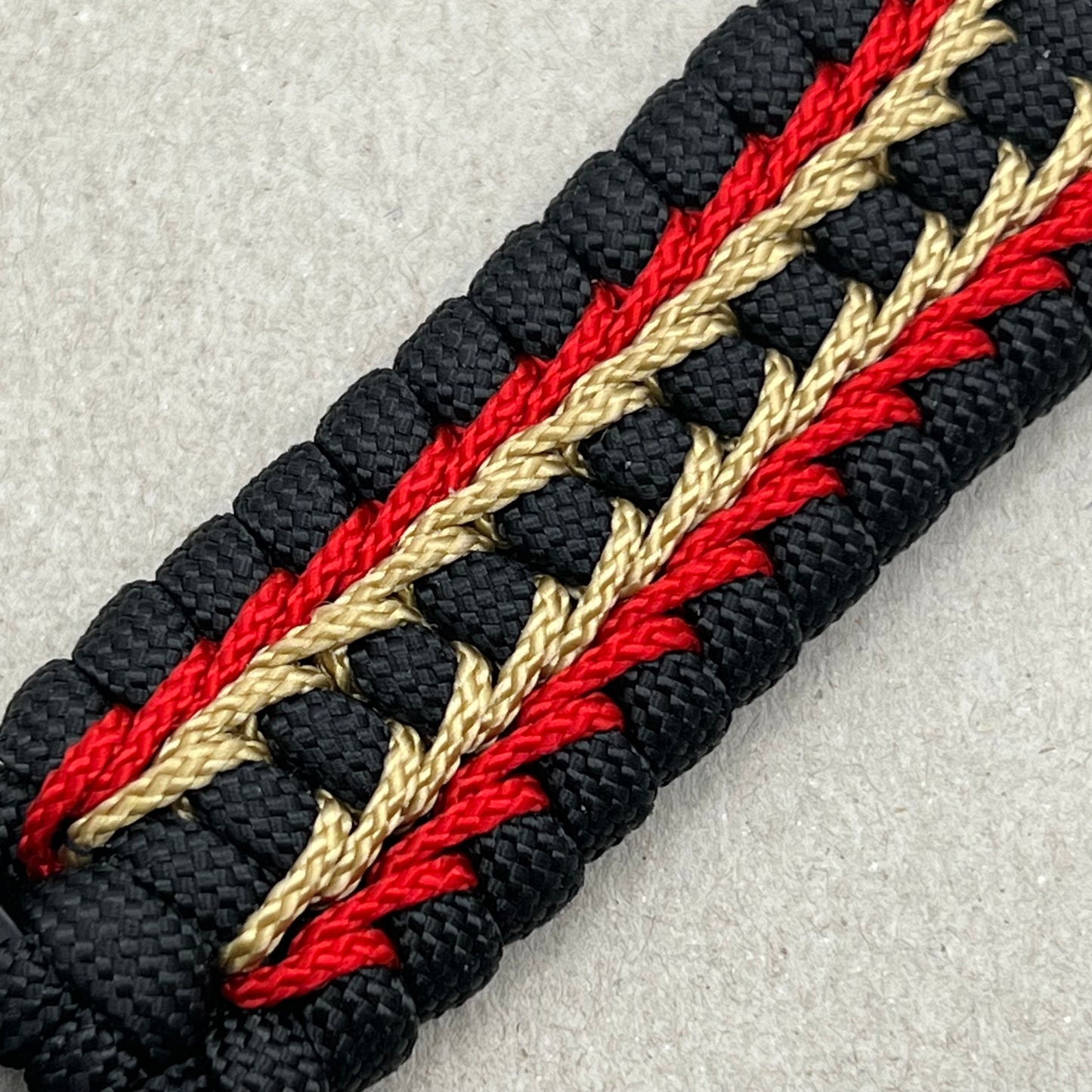 paracord bracelet