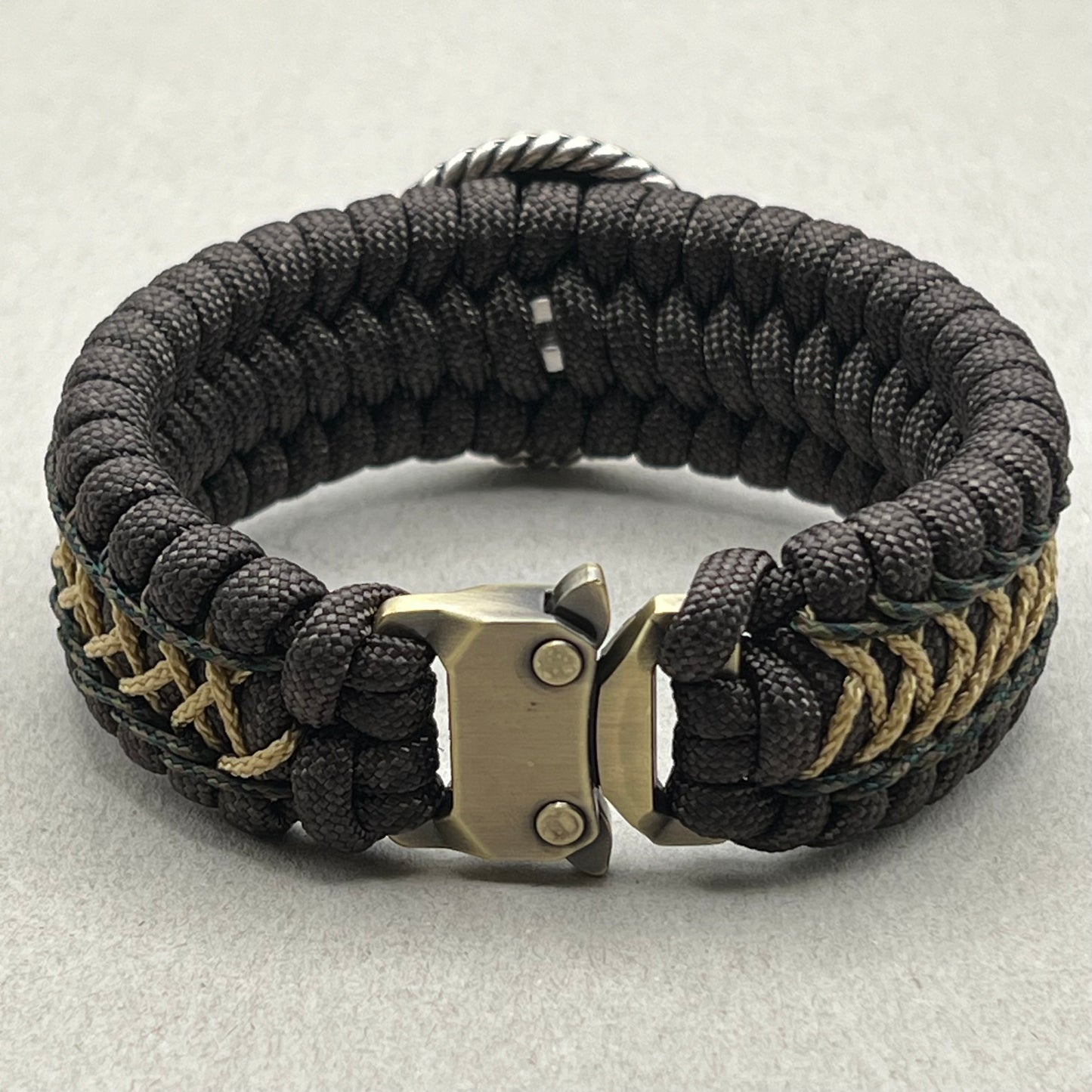 paracord bracelet