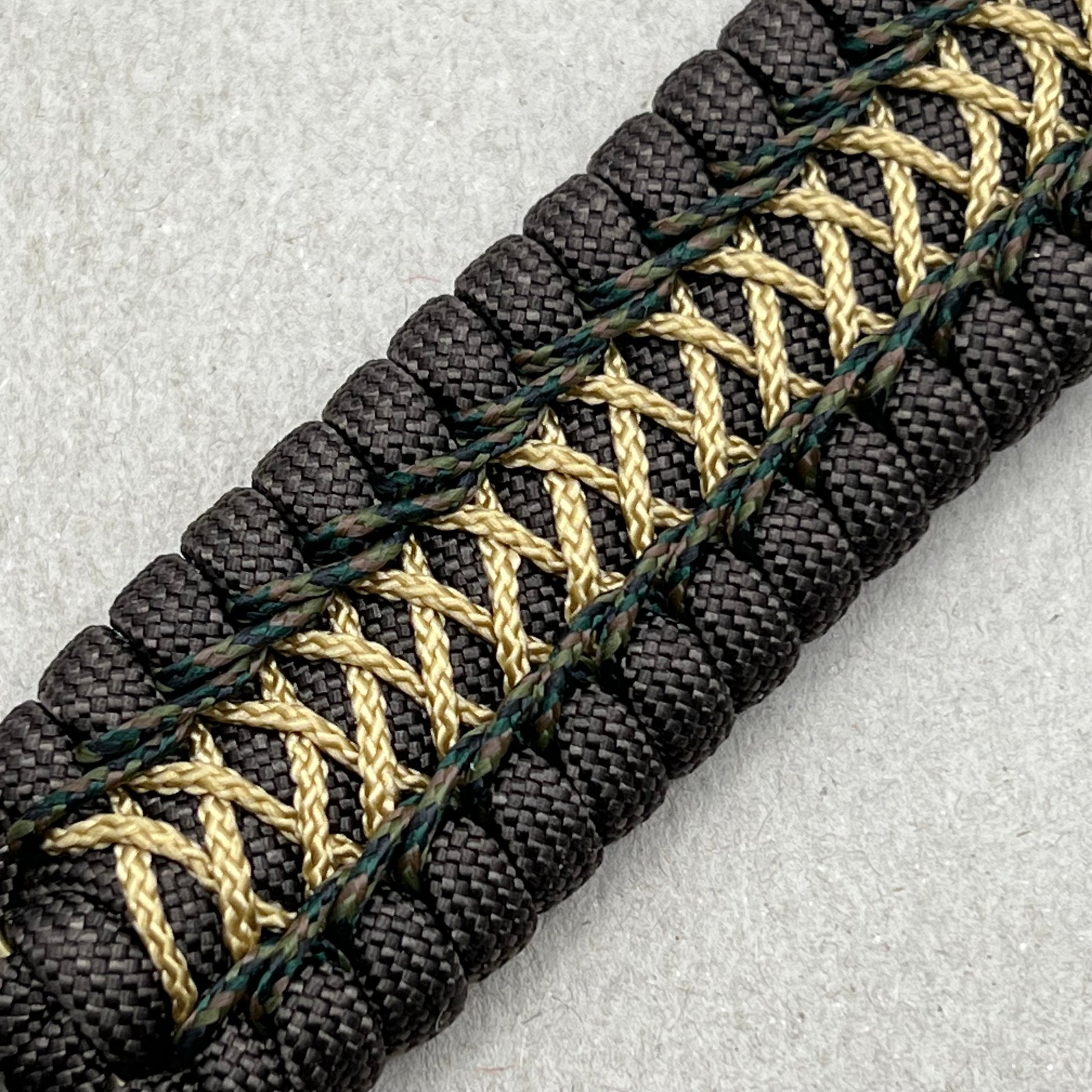 paracord bracelet