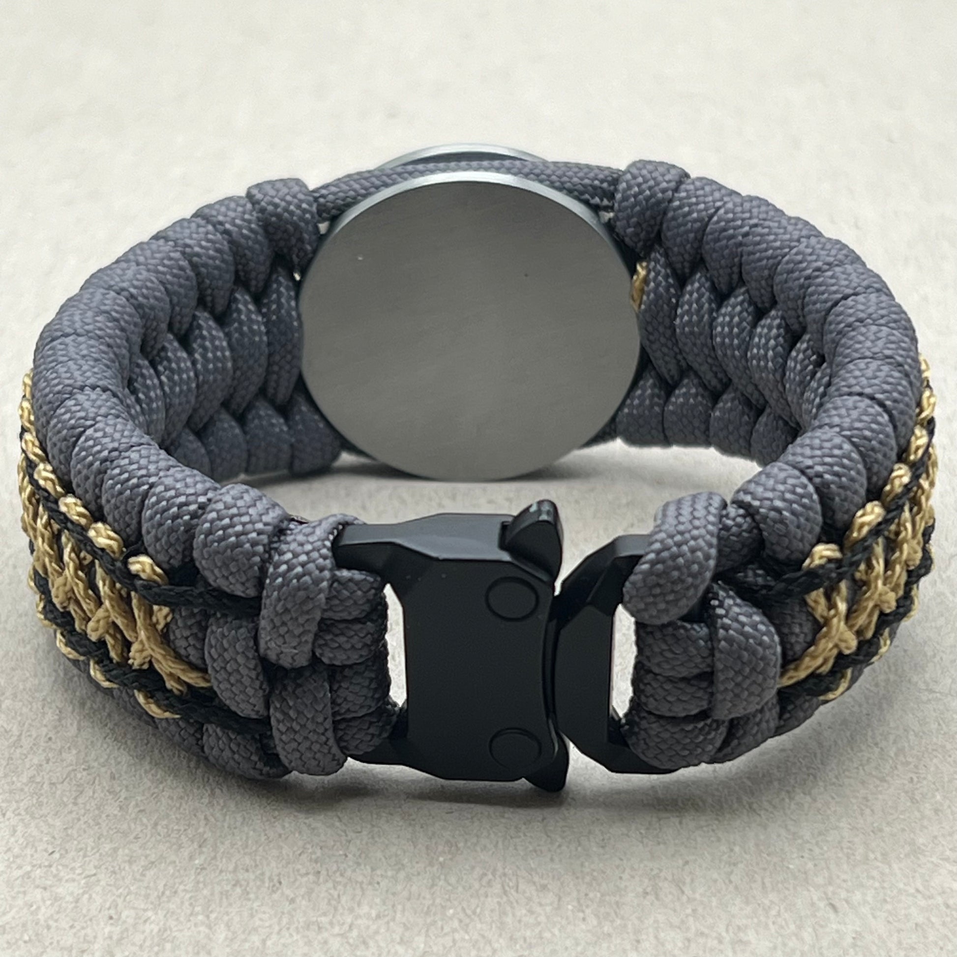 paracord bracelet