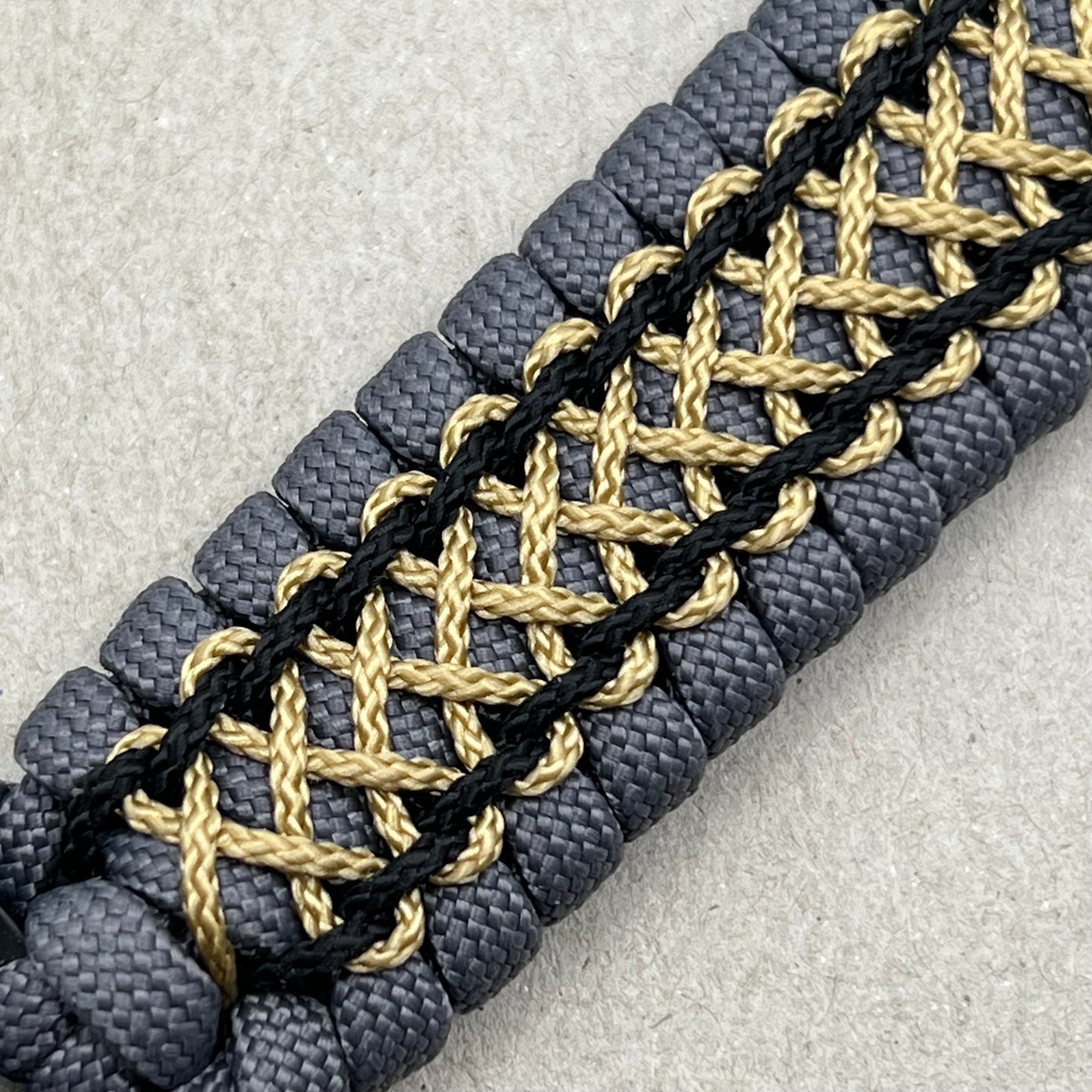 paracord bracelet