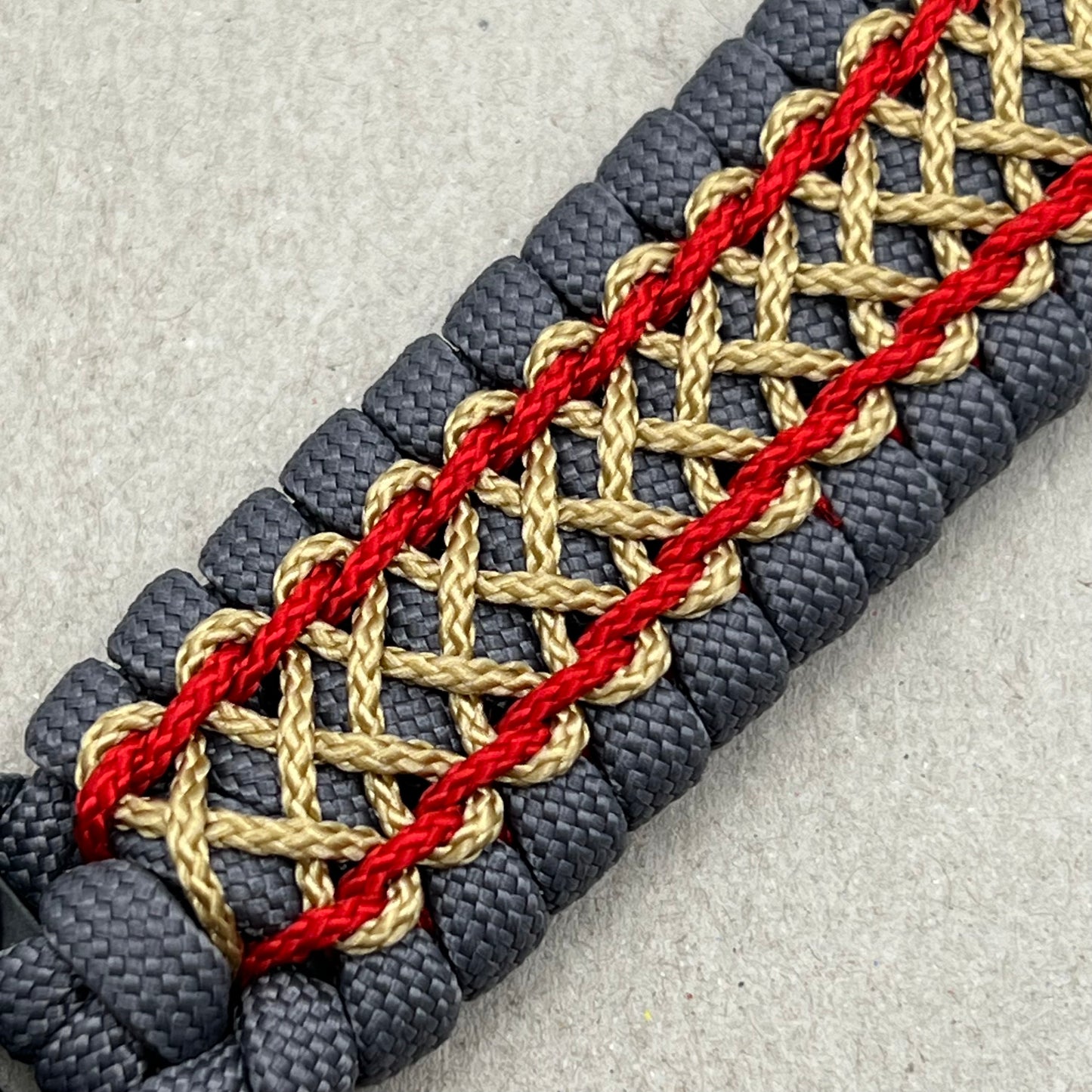 paracord bracelet