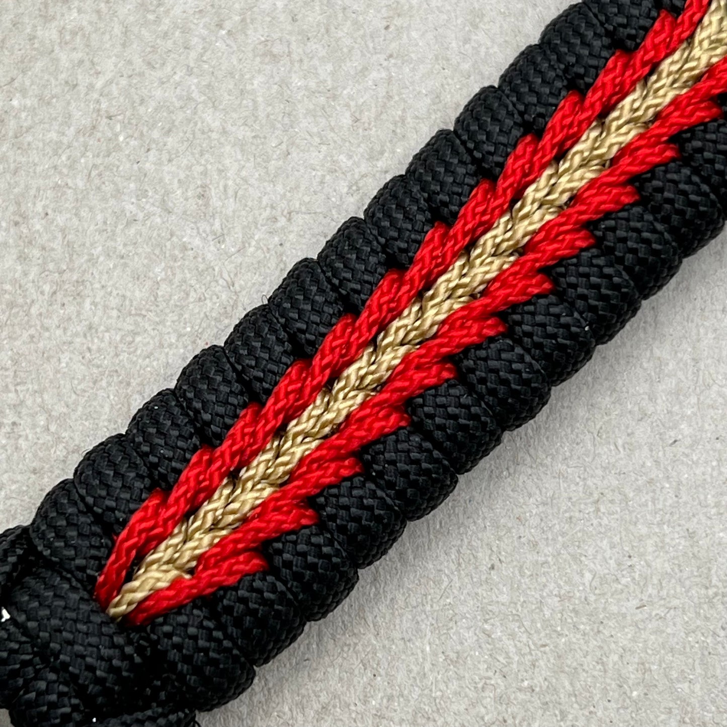 paracord bracelet