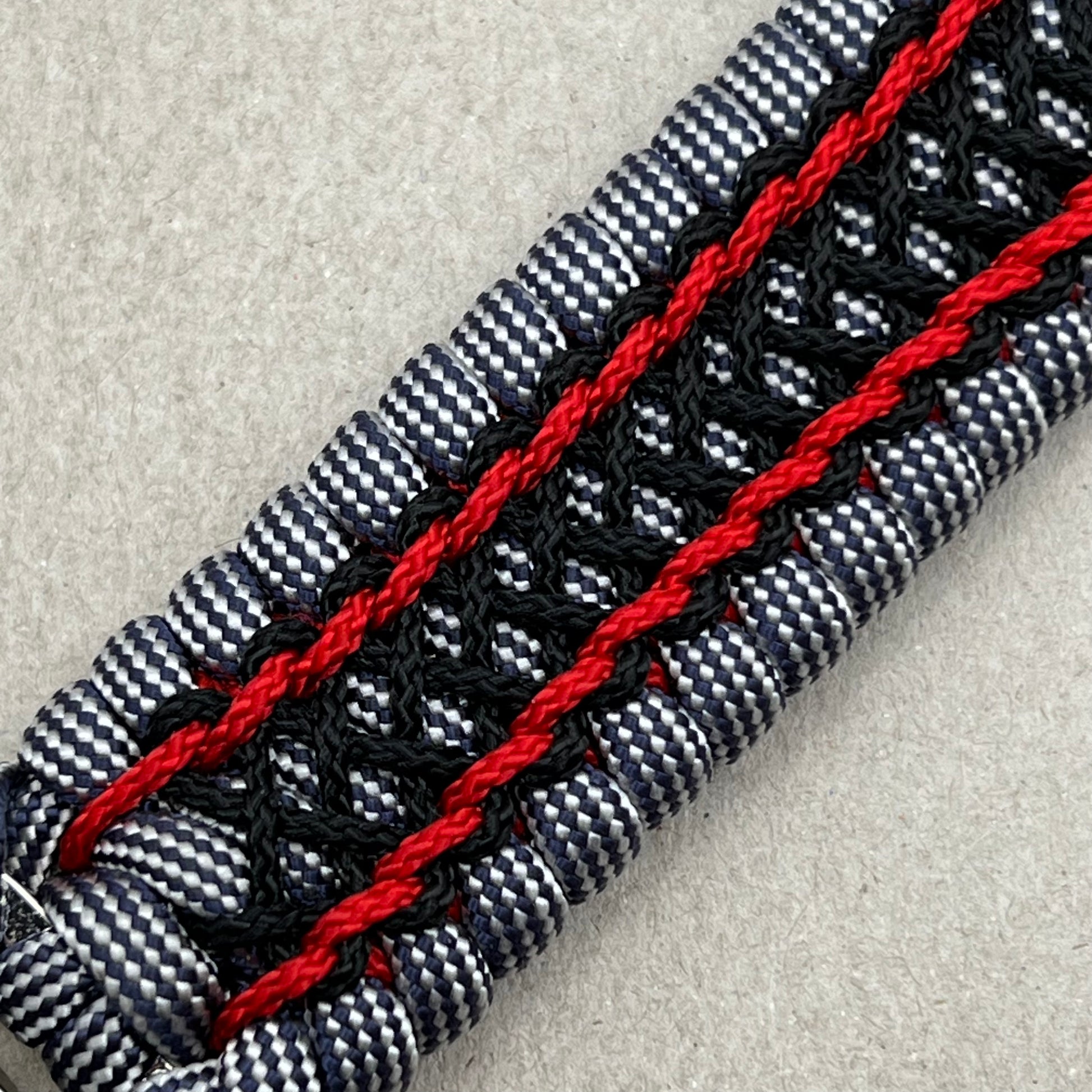 paracord bracelet