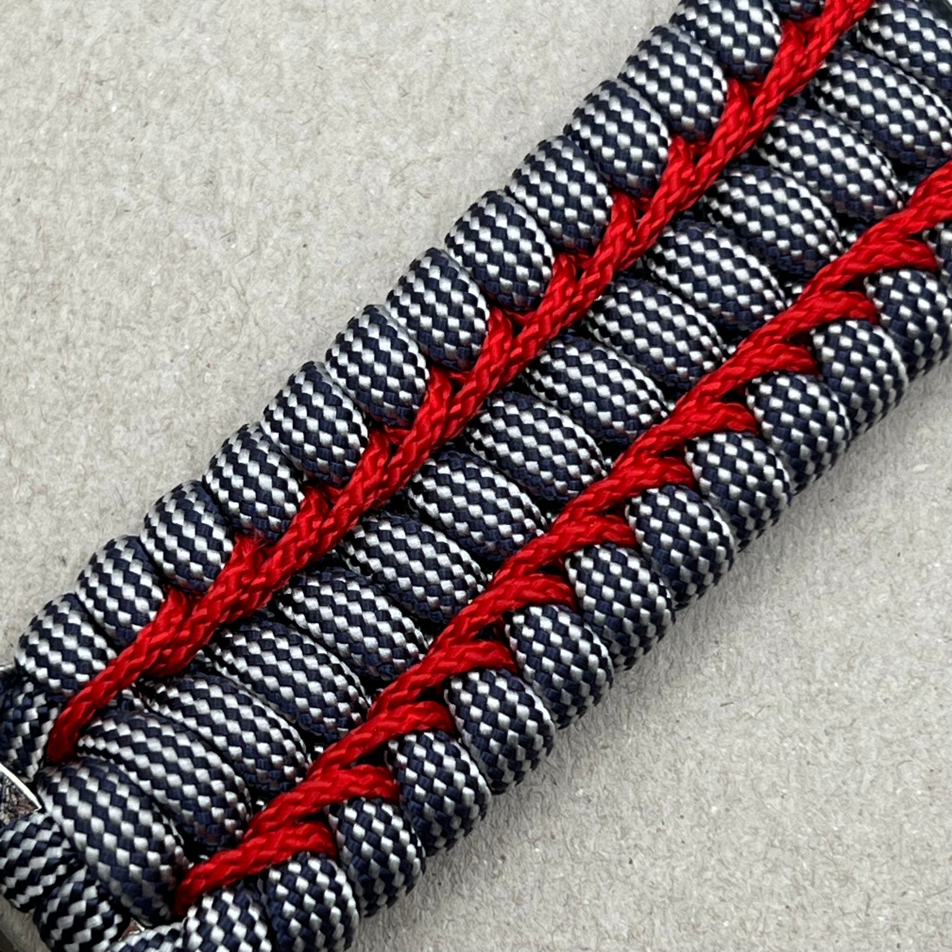 paracord bracelet