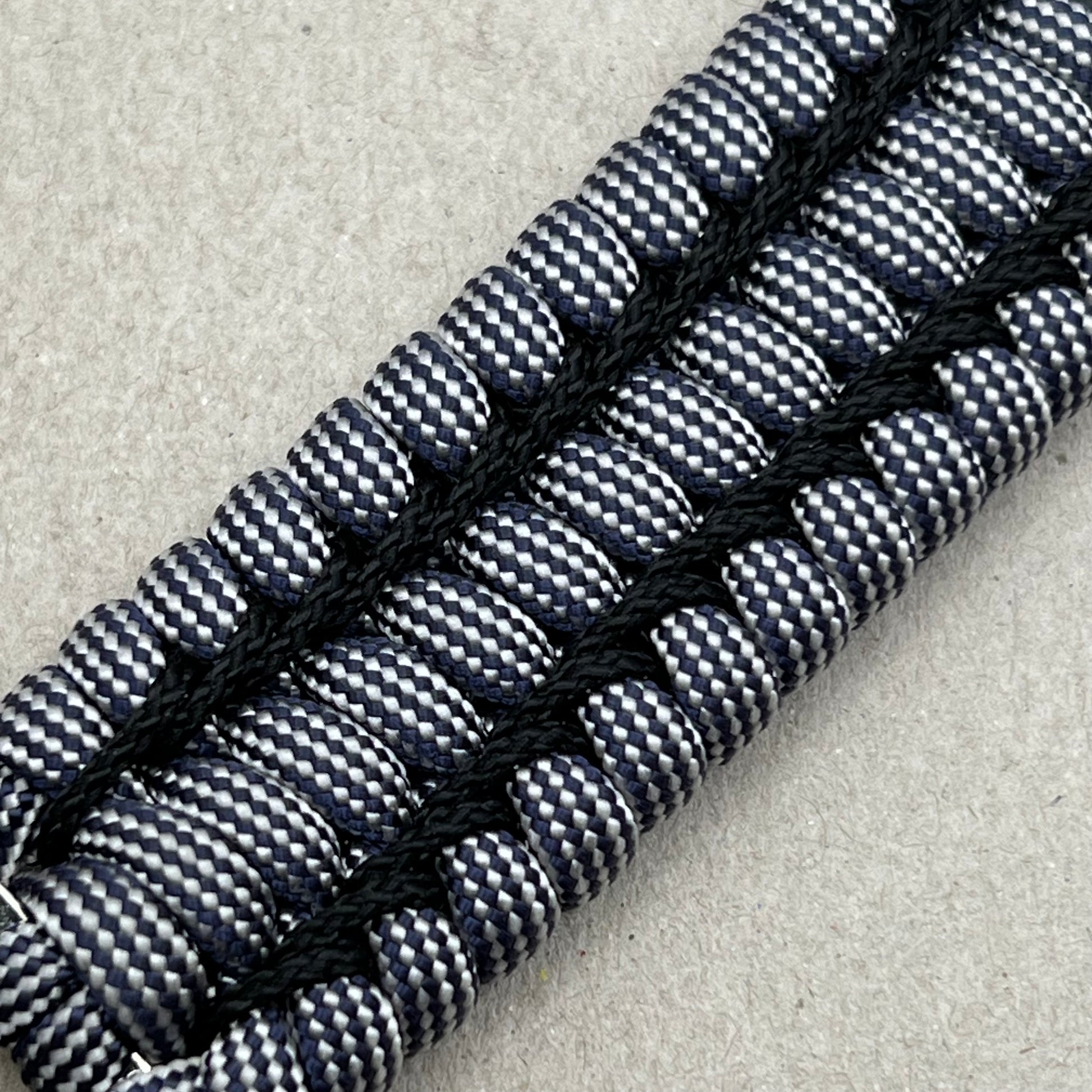 paracord bracelet