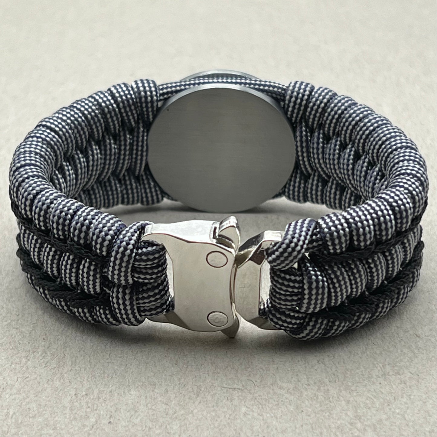 paracord bracelet