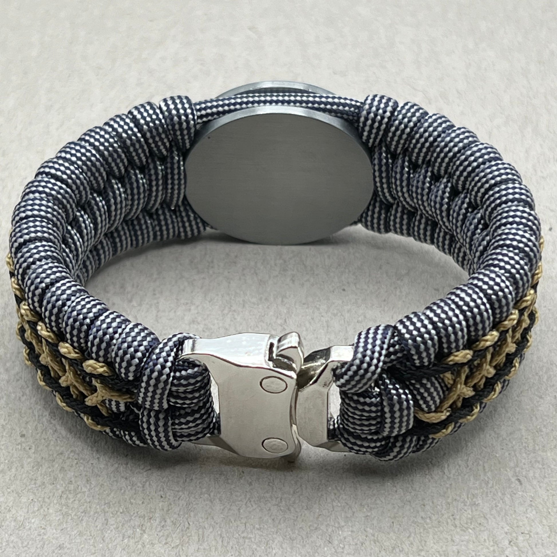 paracord bracelet