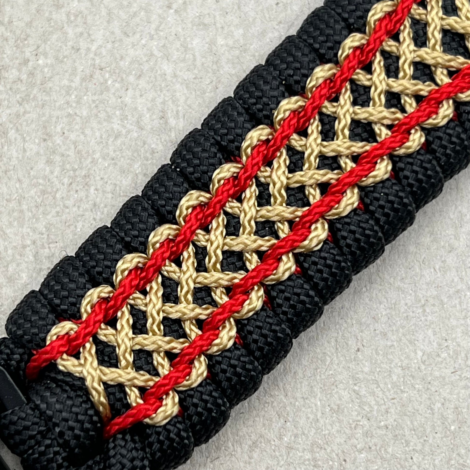 paracord bracelet