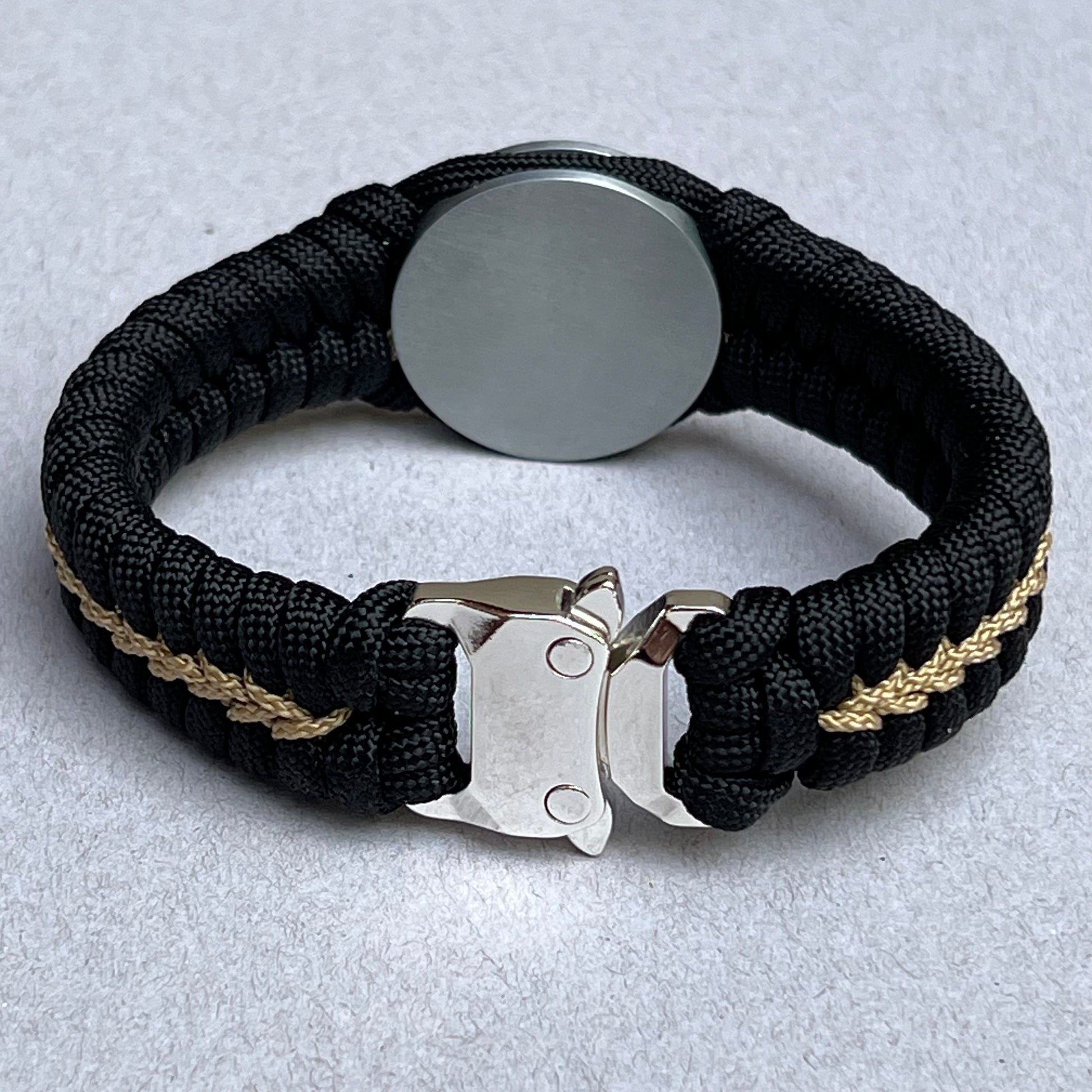 paracord bracelet