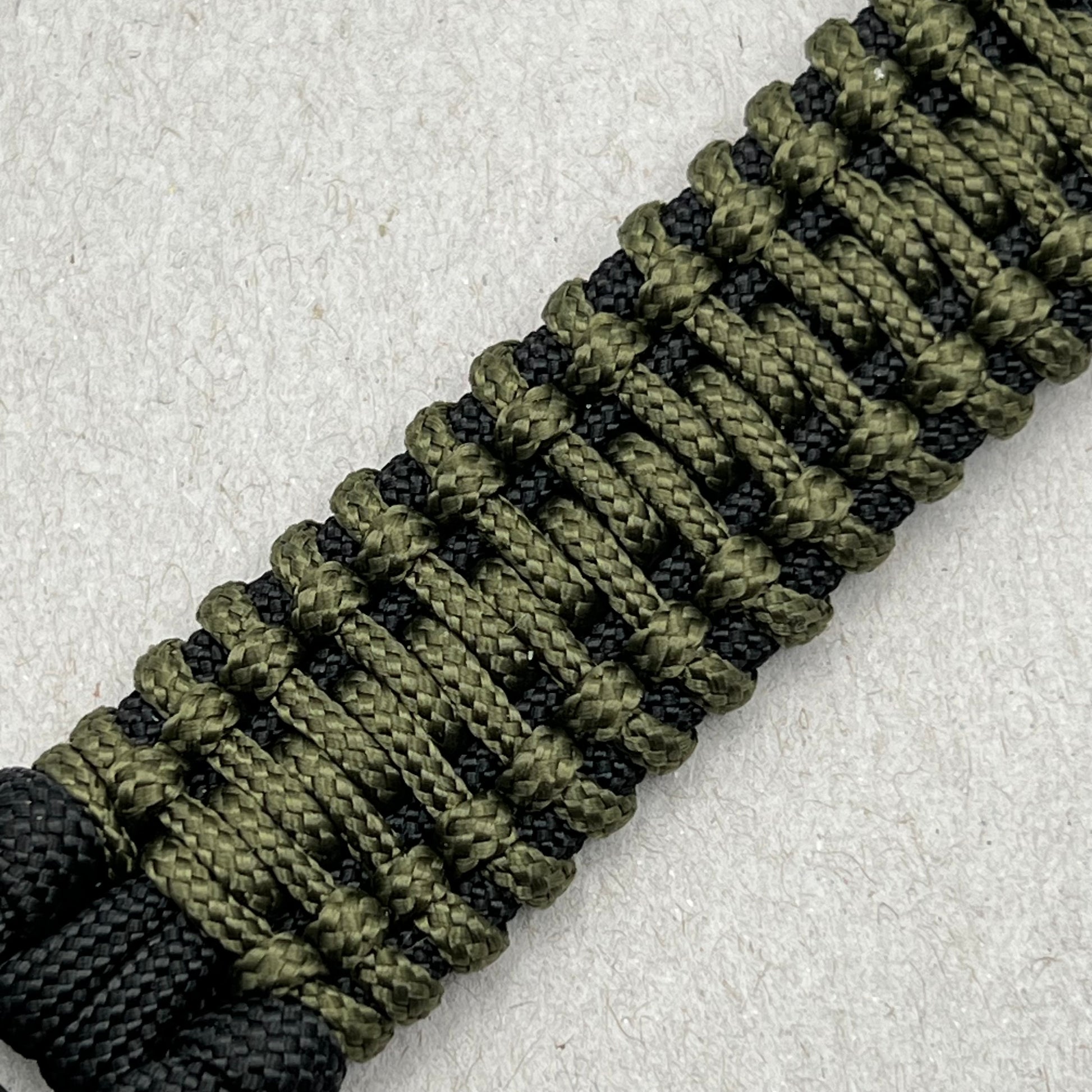 paracord bracelet