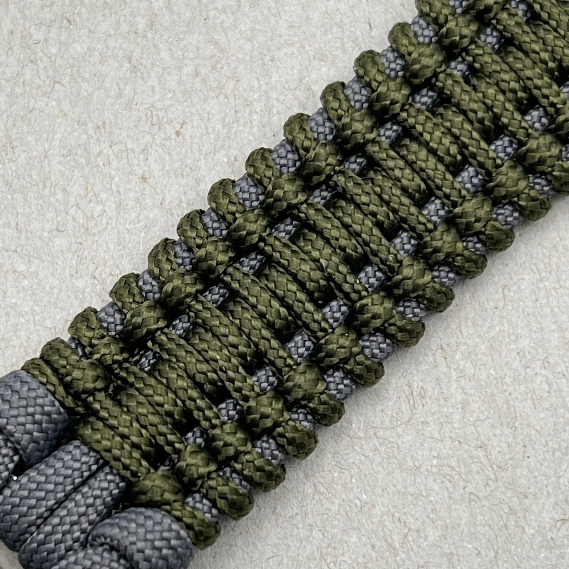 paracord bracelet