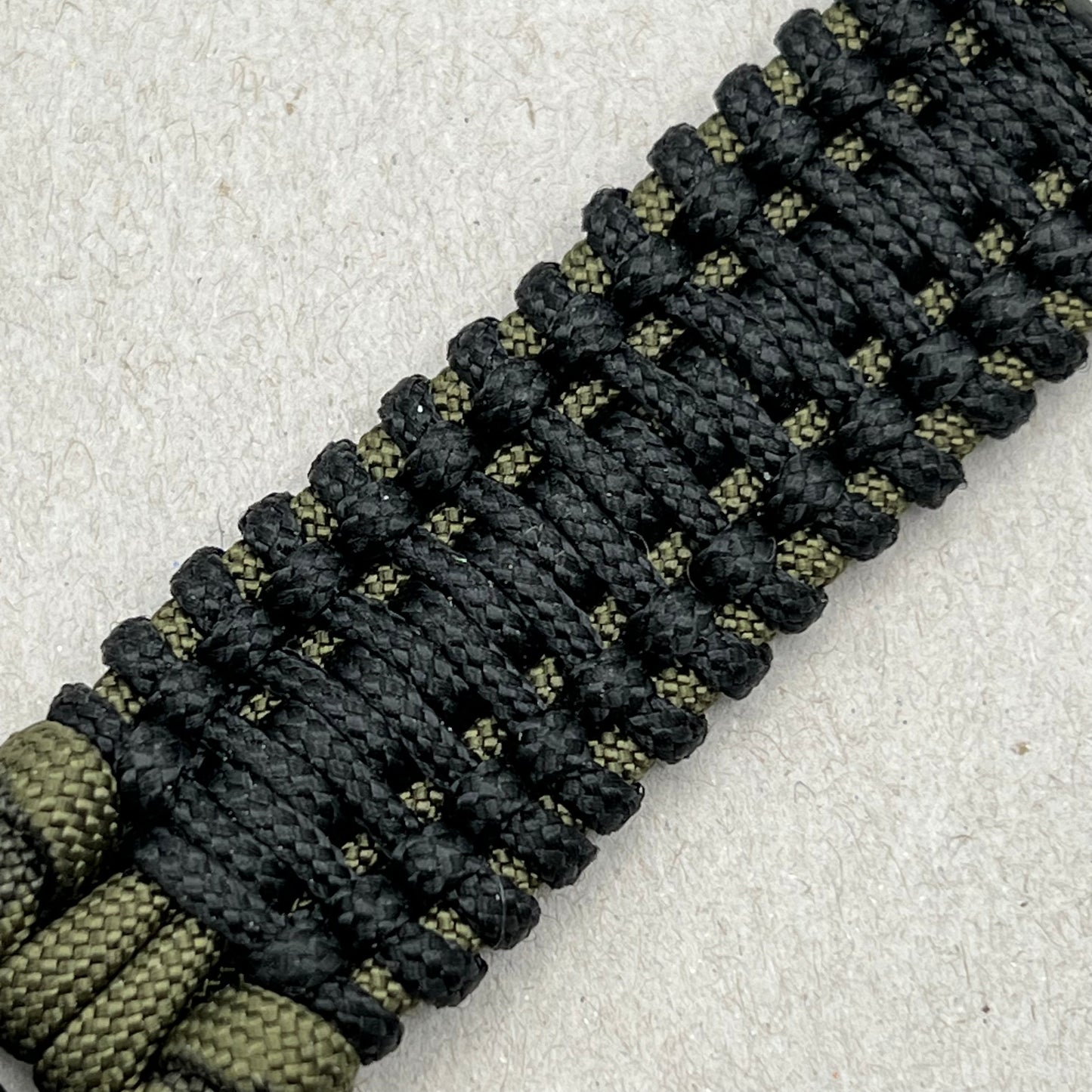 paracord bracelet