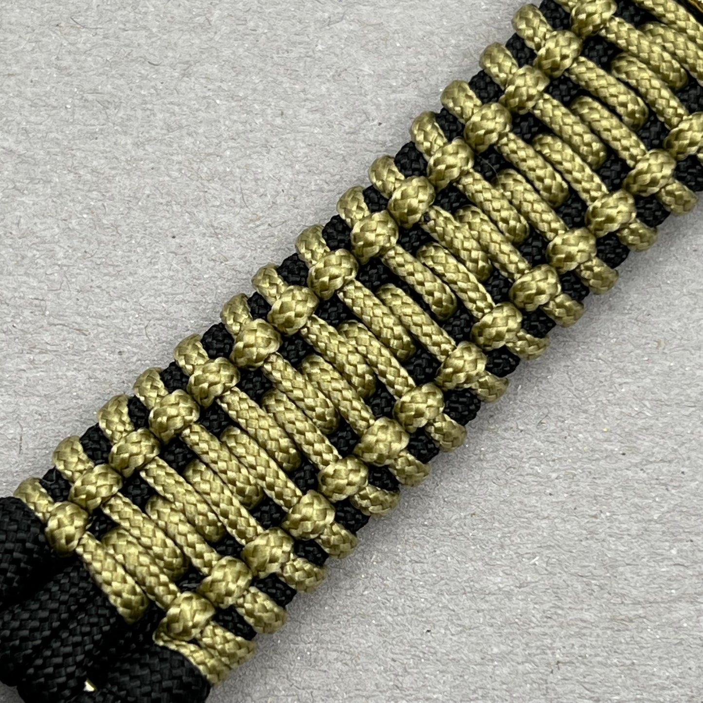 paracord bracelet