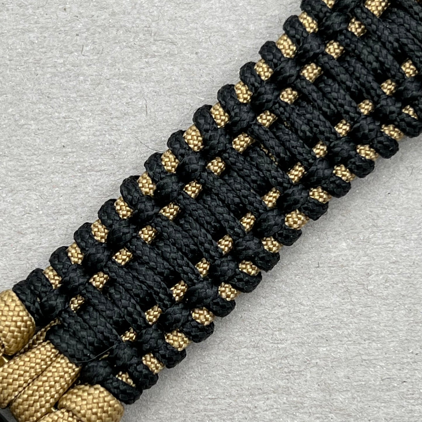 paracord bracelet