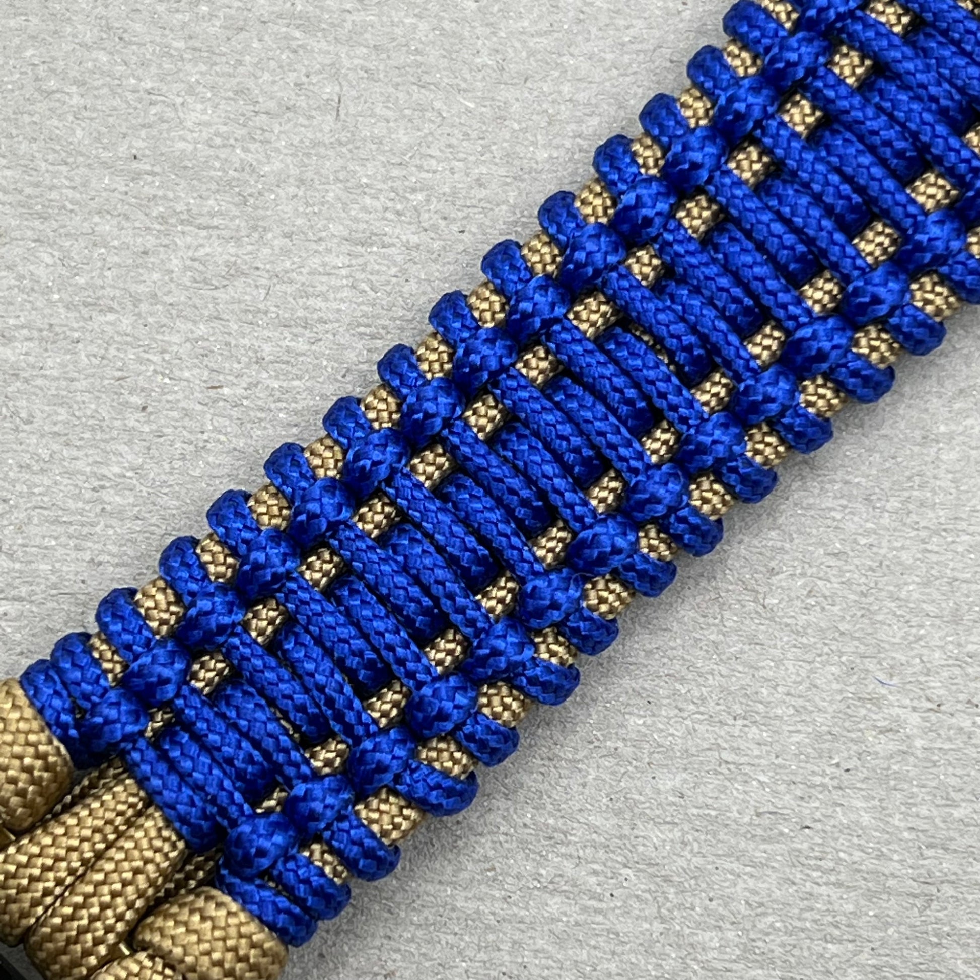 paracord bracelet