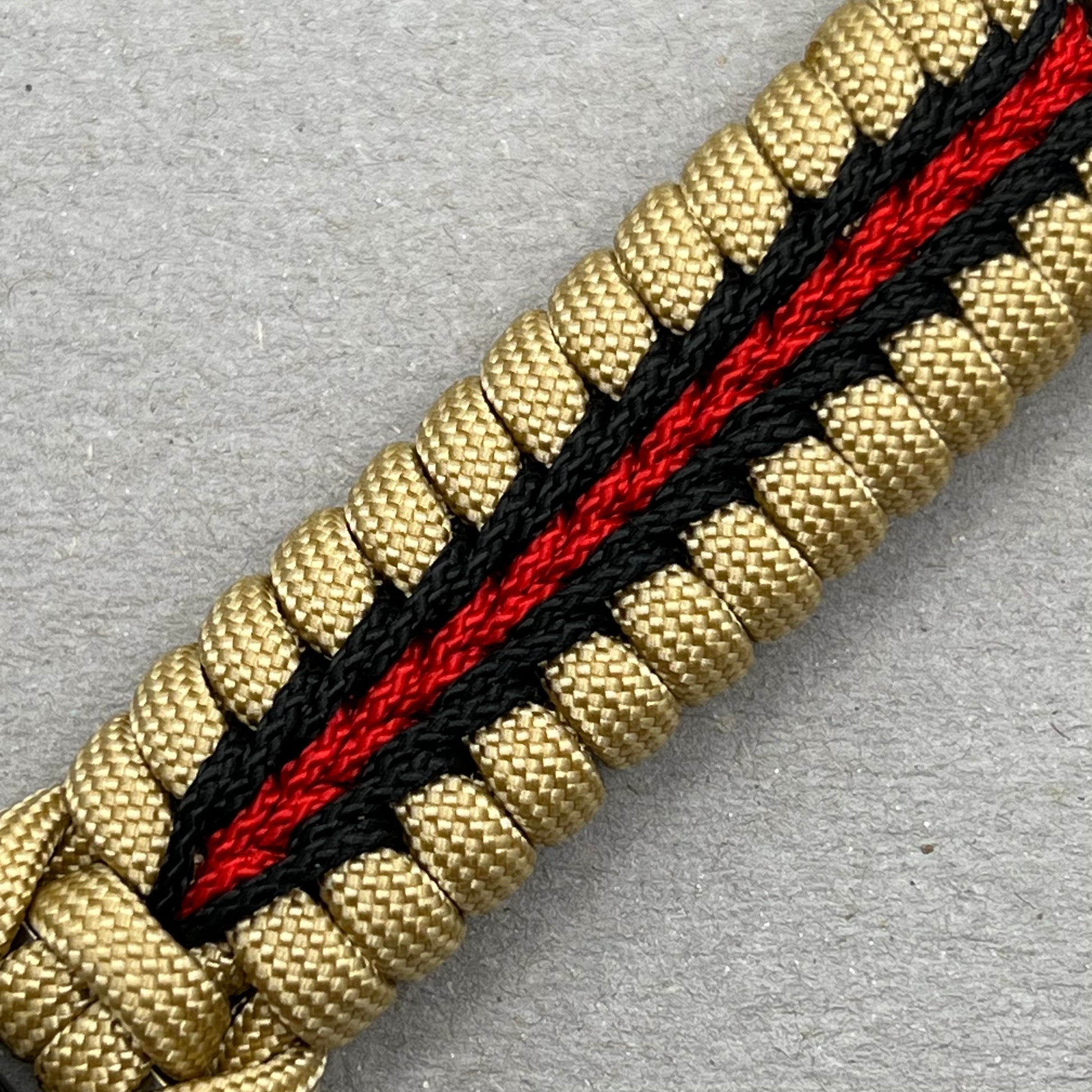 paracord bracelet