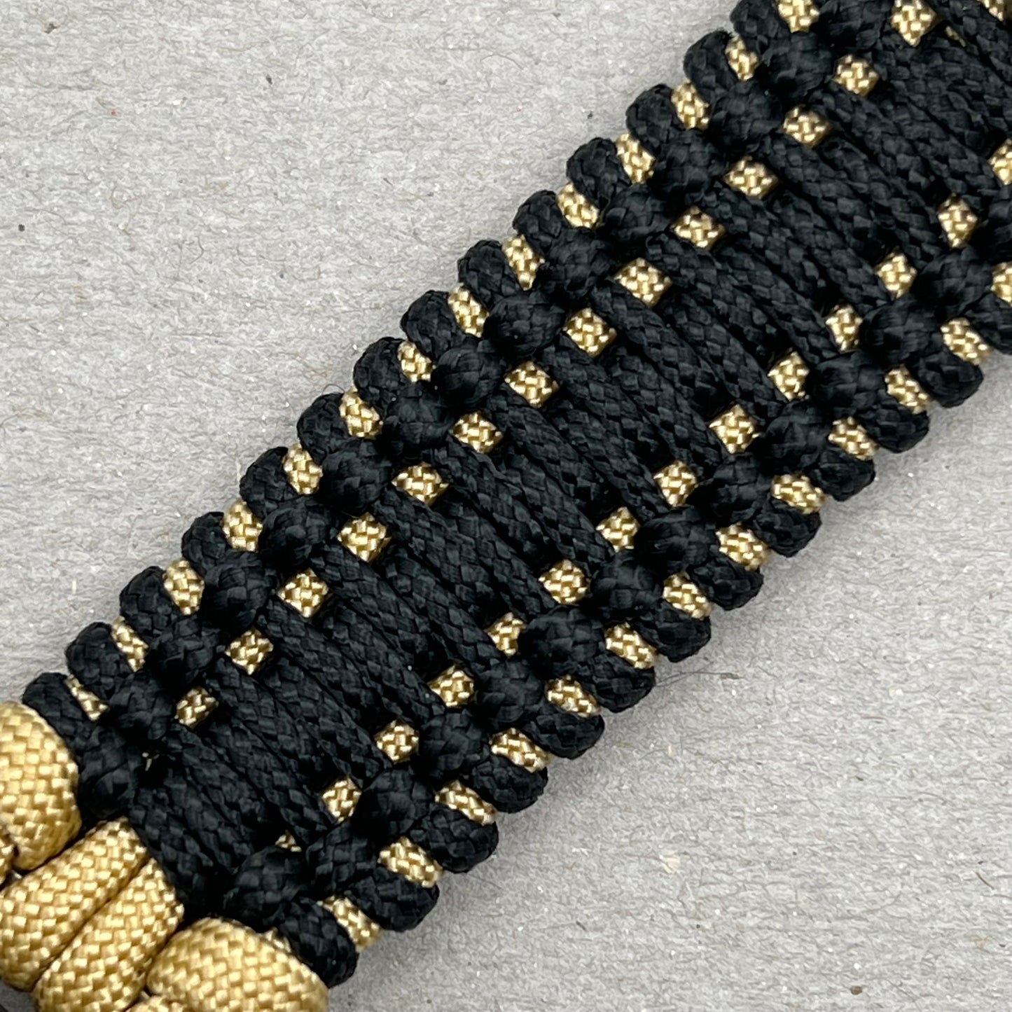 paracord bracelet